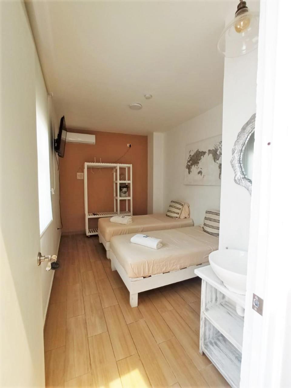 Standard Twin Room - Photo 5