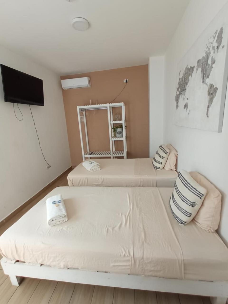 Standard Twin Room - Photo 4