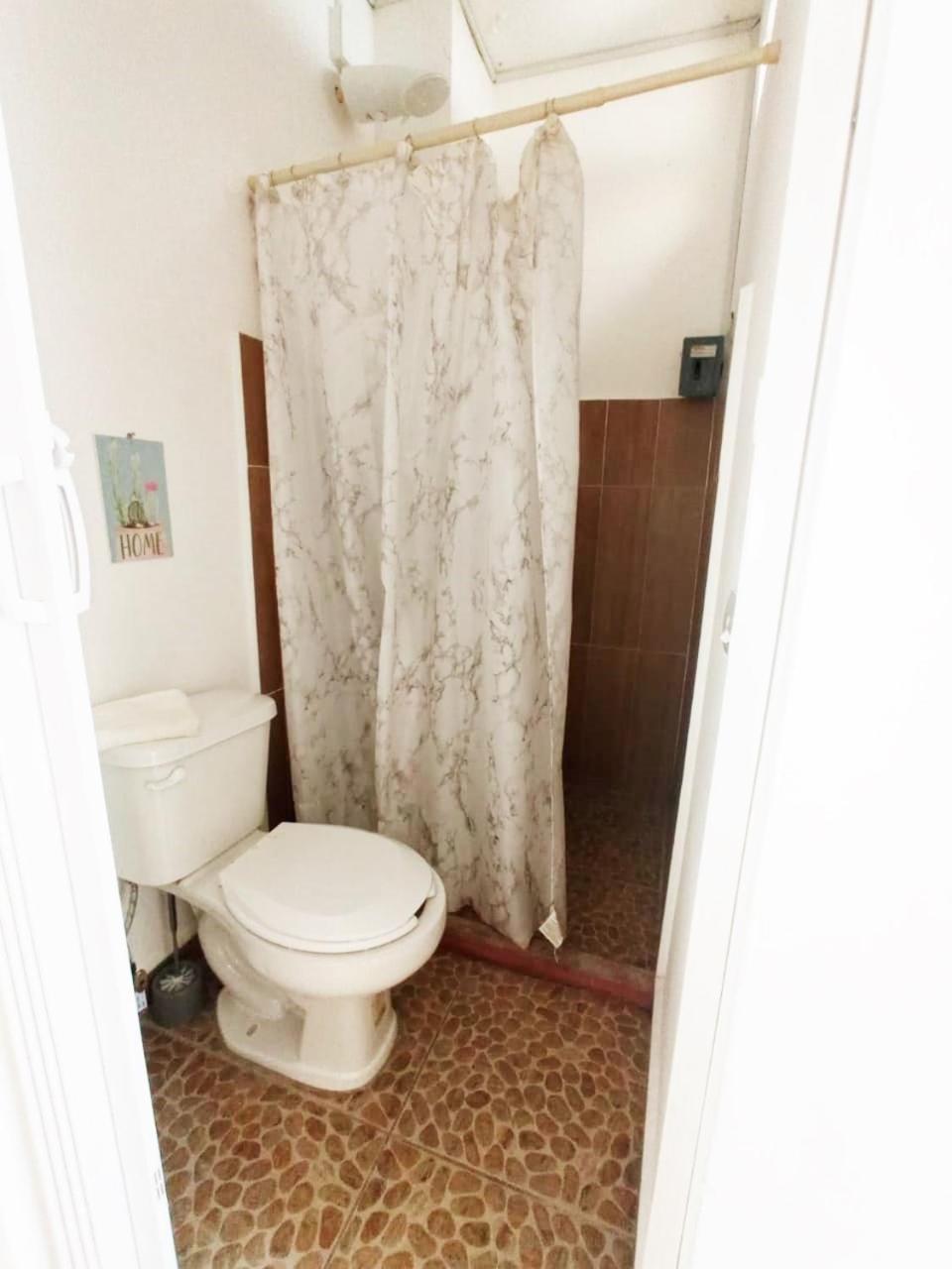 Standard Twin Room - Photo 3