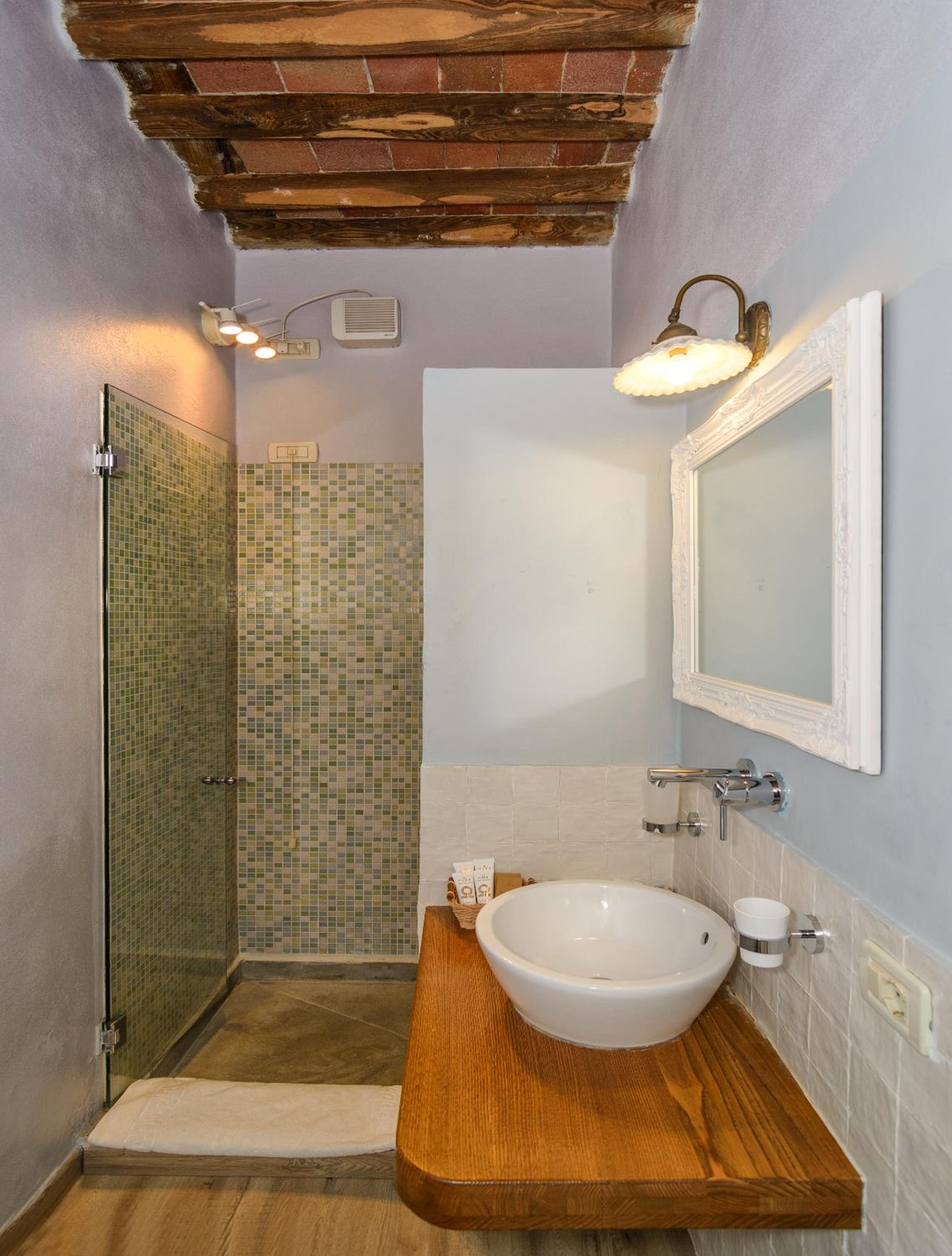 Deluxe Triple Room photo 2