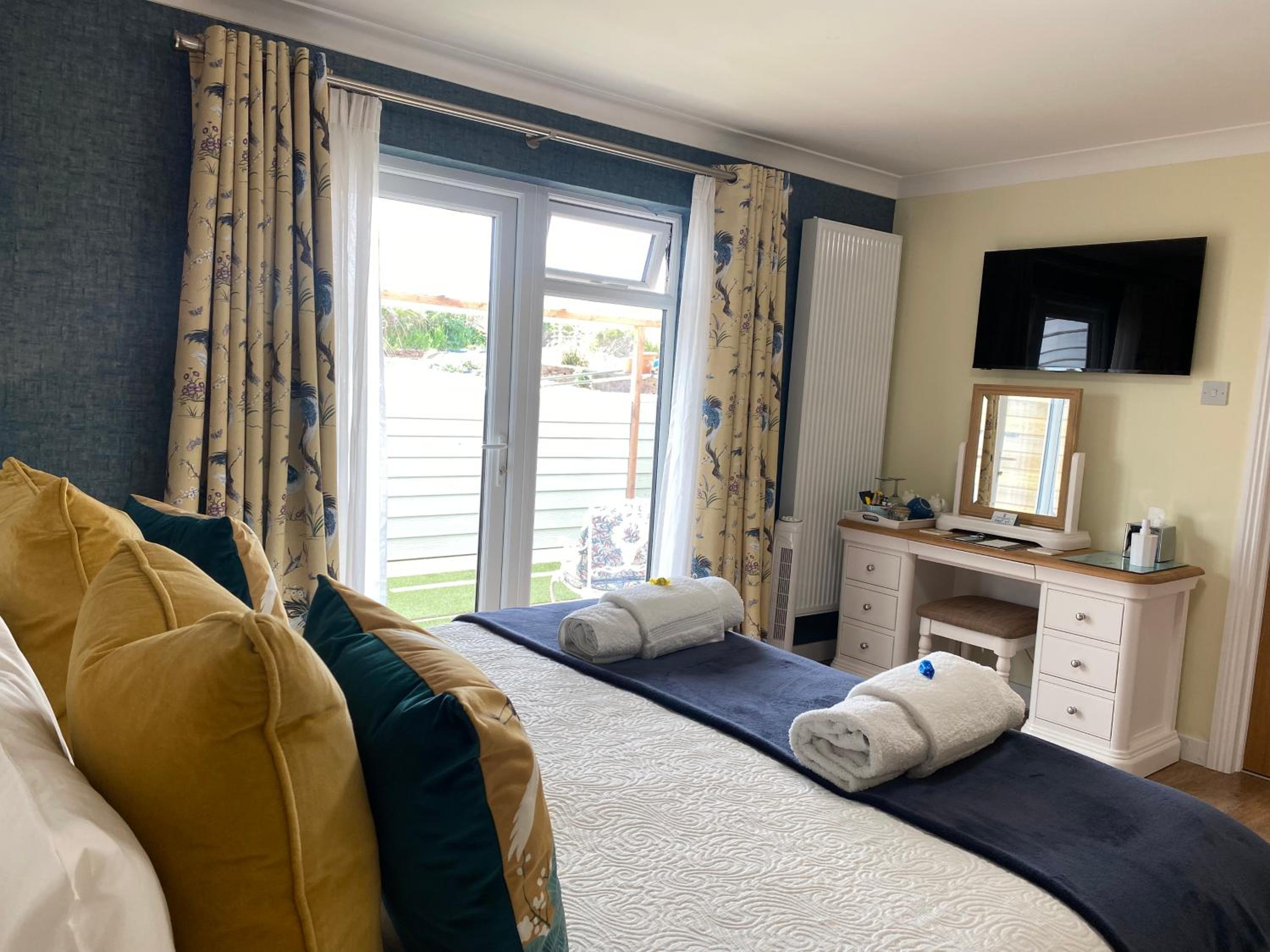 Deluxe Double or Twin Room with Garden View photo 2