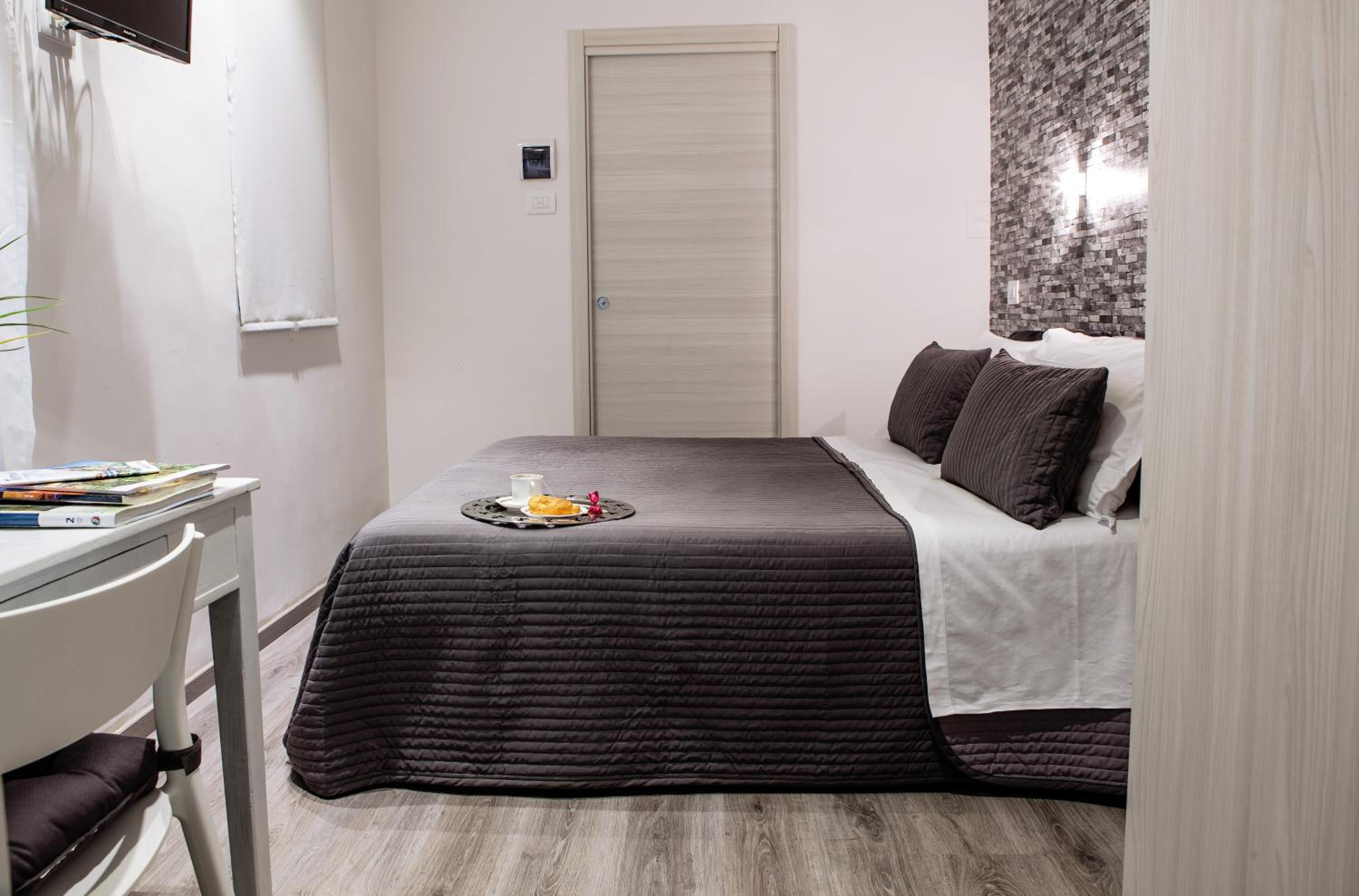 Double Room with Private Bathroom - Photo 3