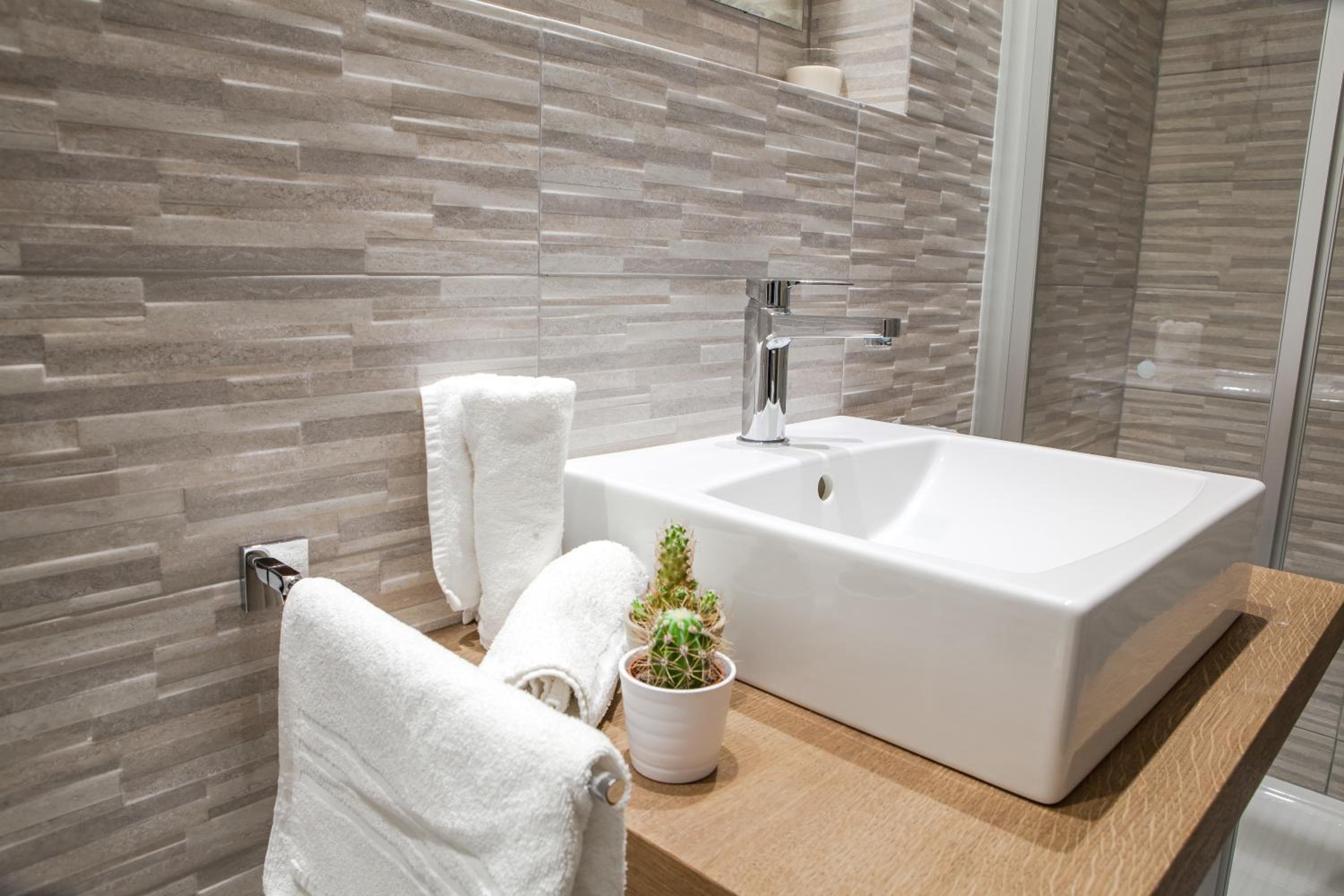 Double Room with Private Bathroom - Photo 4