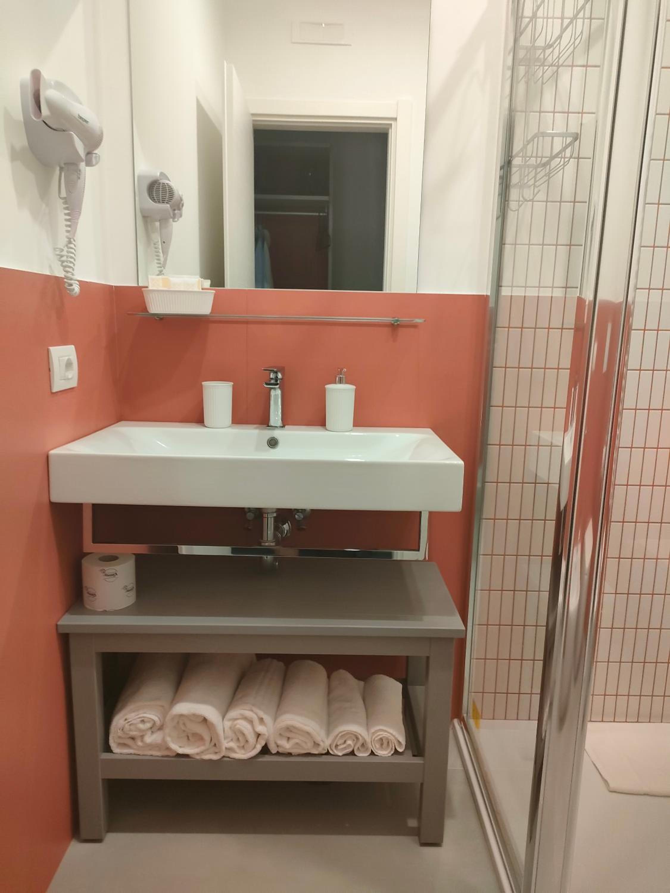 Deluxe Double or Twin Room - Photo 8
