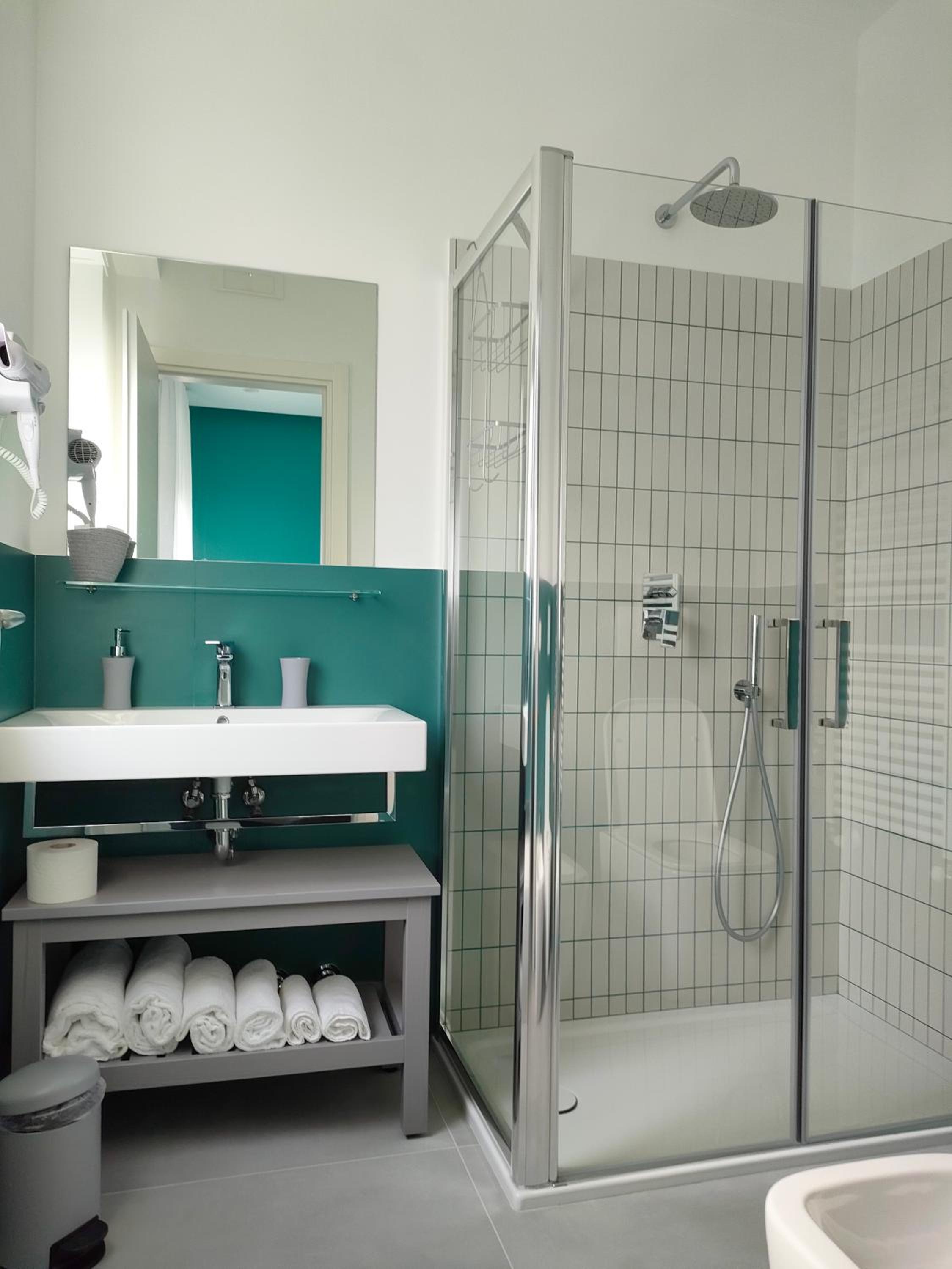 Deluxe Double or Twin Room - Photo 7