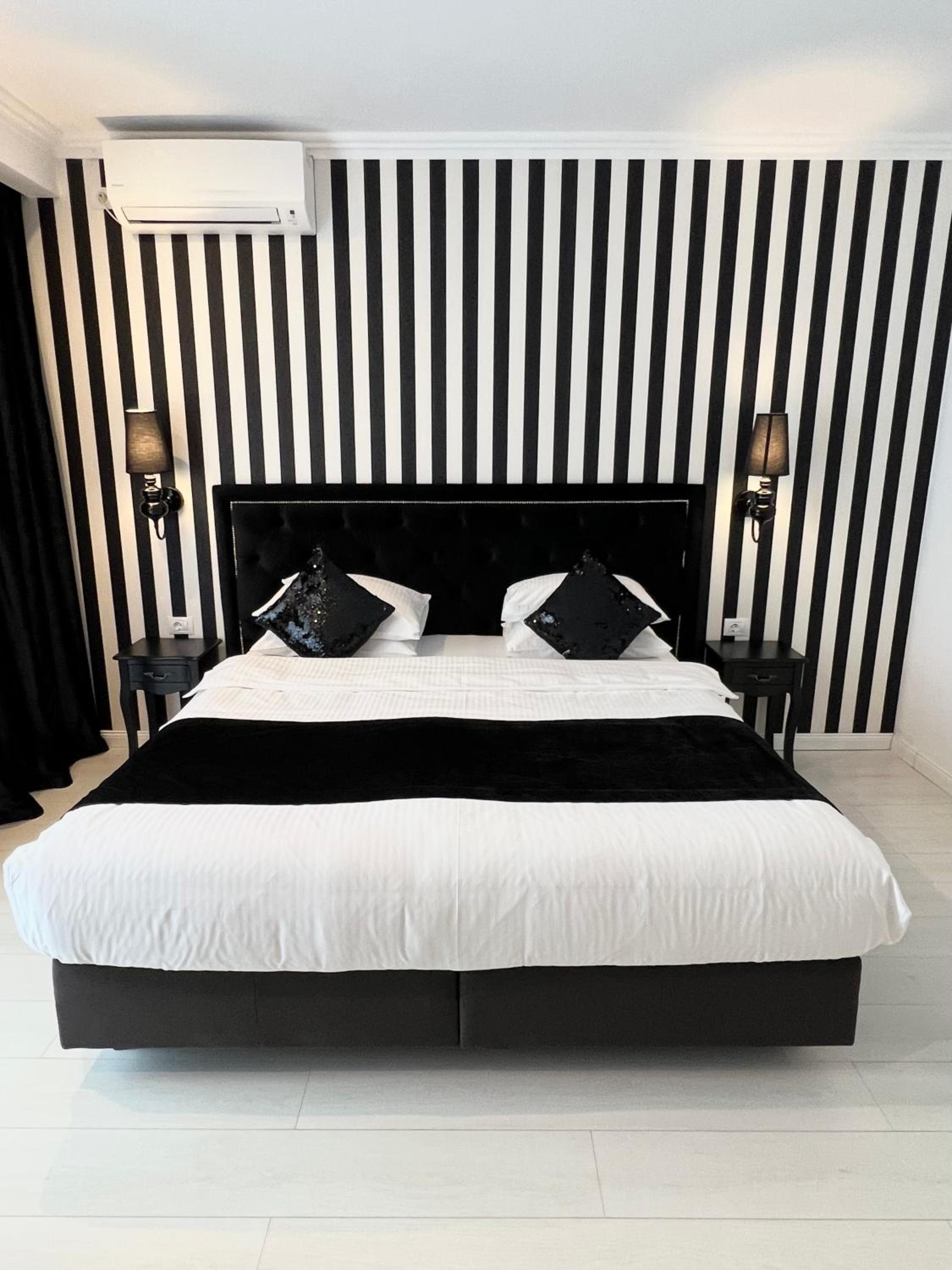 Deluxe Double or Twin Room with Balcony - Photo 2