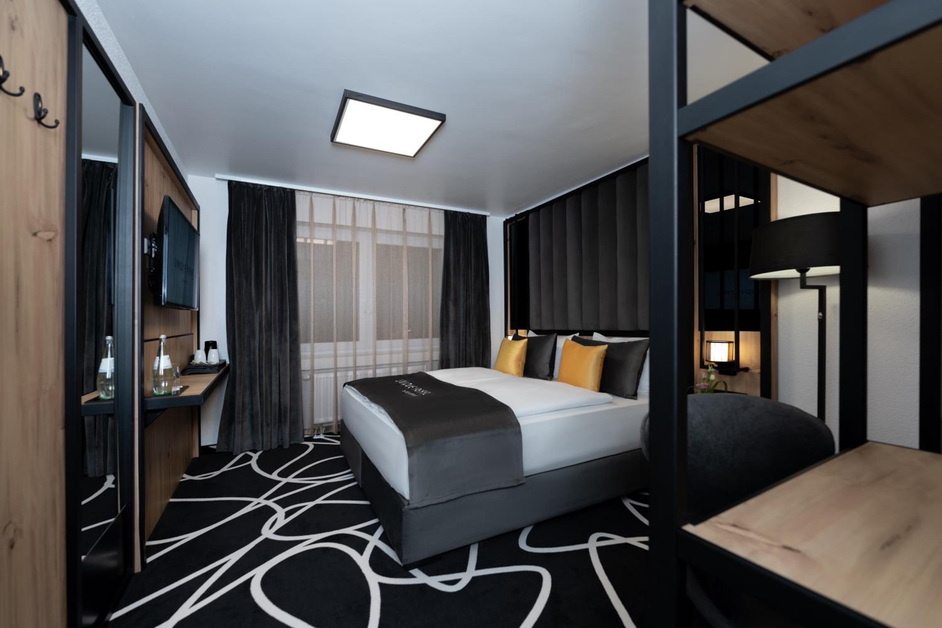 Deluxe Double Room - Photo 1