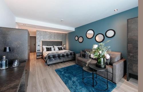 Deluxe Double Room with Balcony photo 3