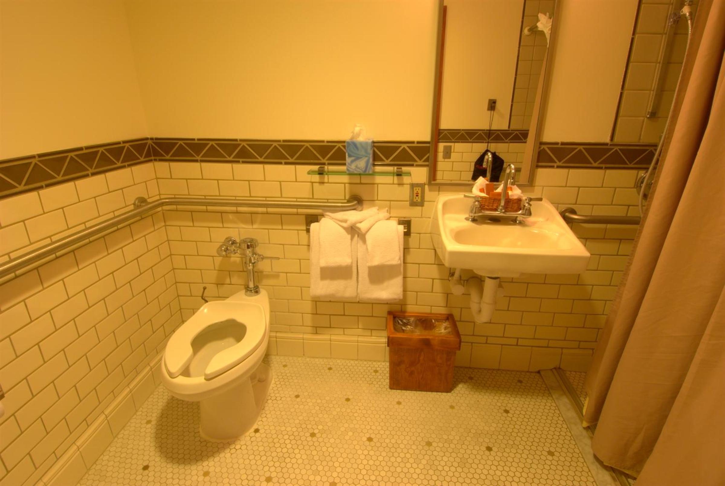 Queen Room photo 3