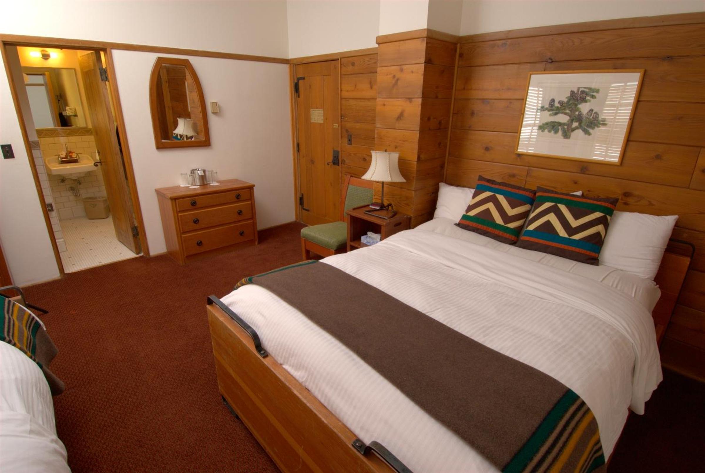 Queen Room photo 1