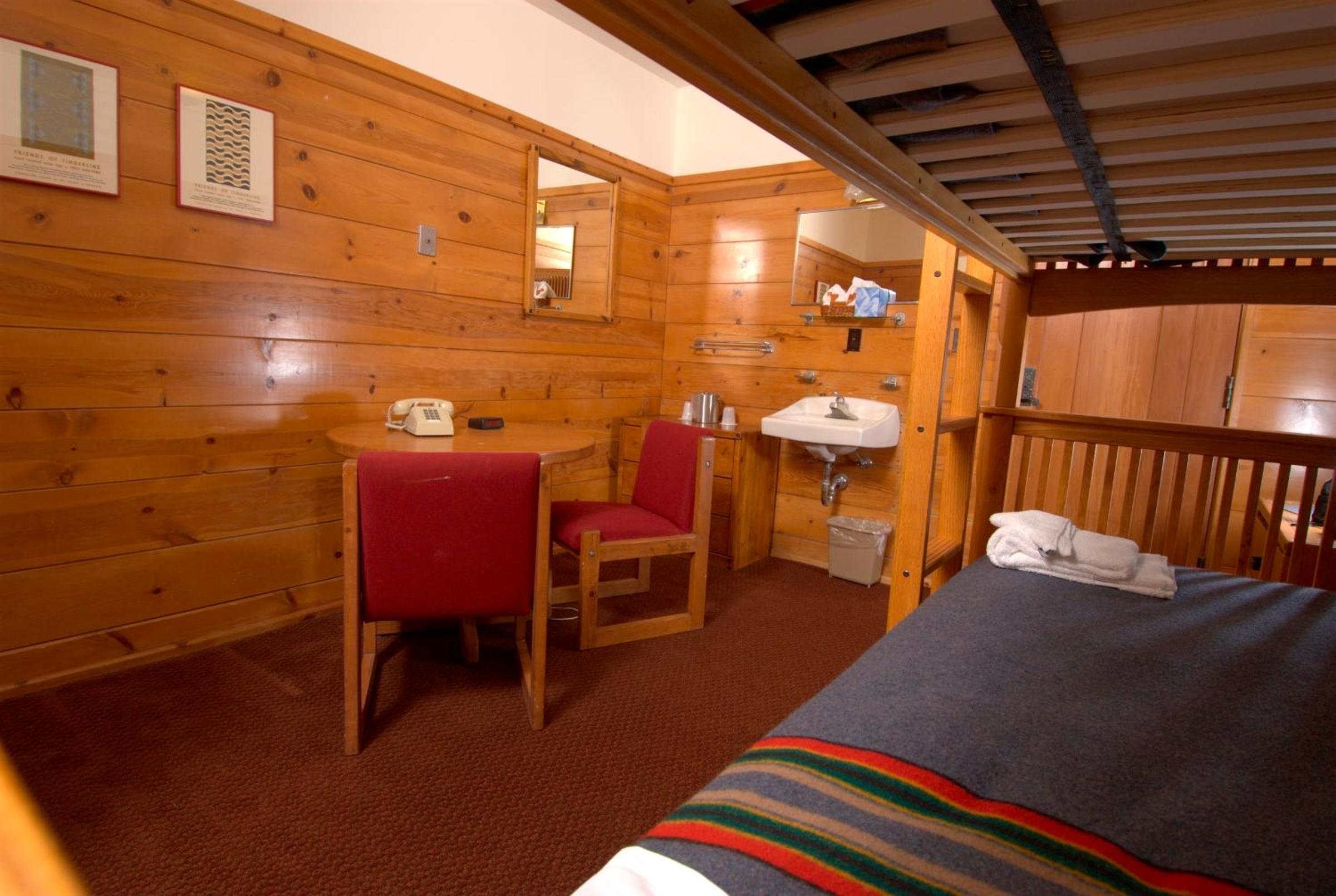 Bunk Room With Shared Bathroom photo 3