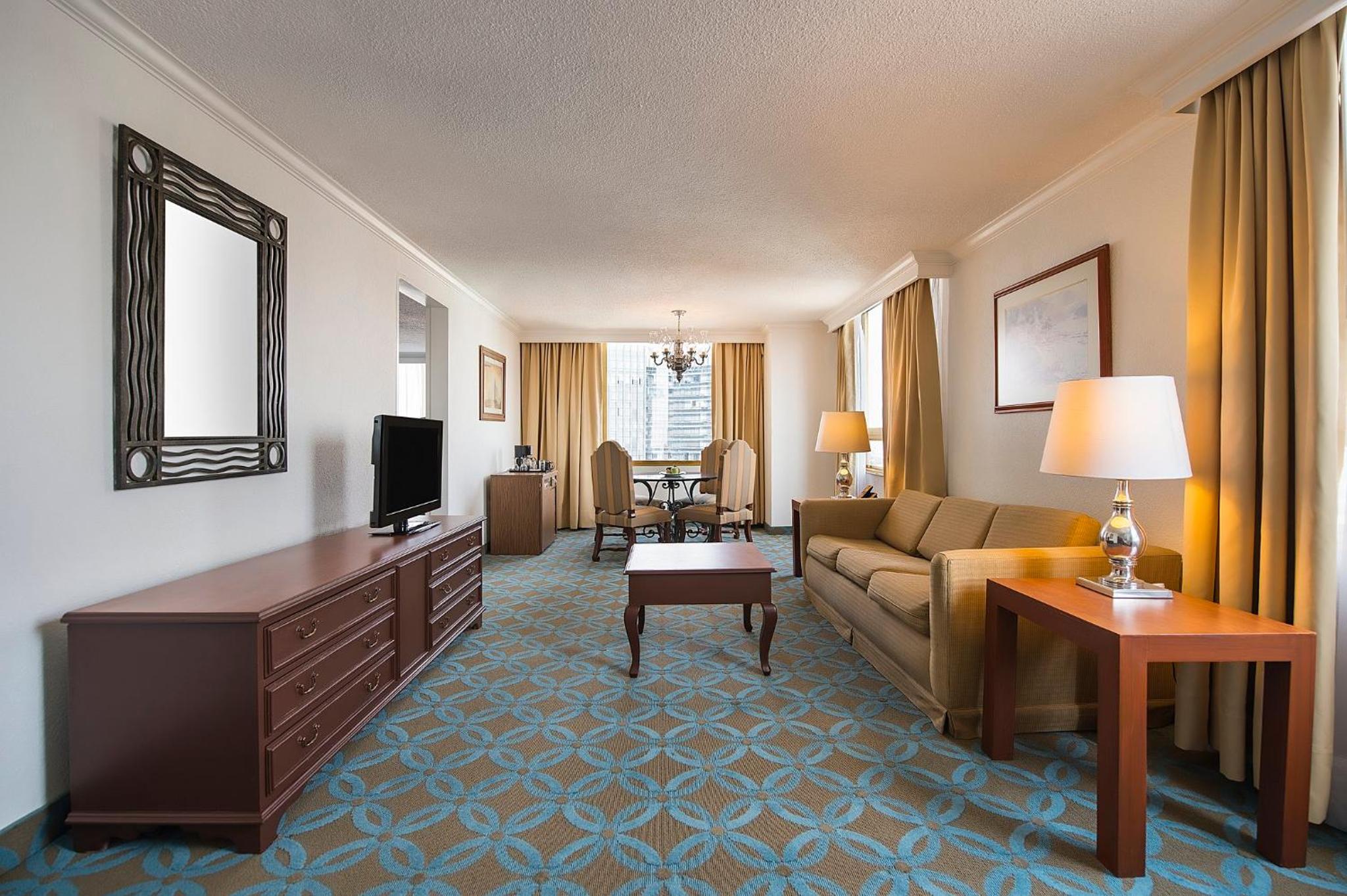 Master Suite, 1 King - Photo 4