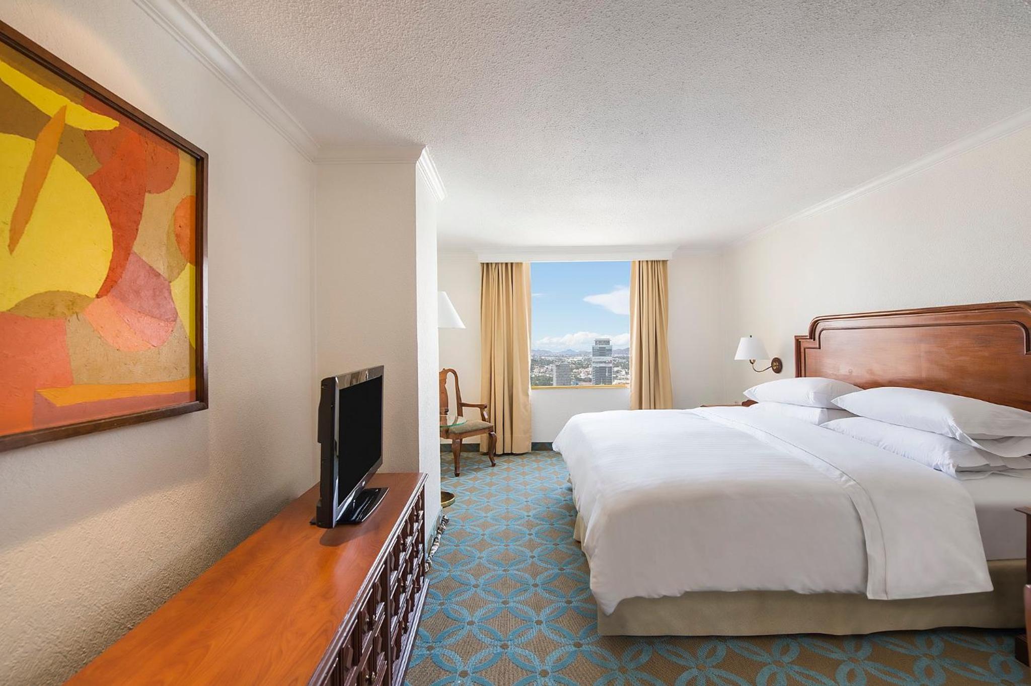 Master Suite, 1 King - Photo 1