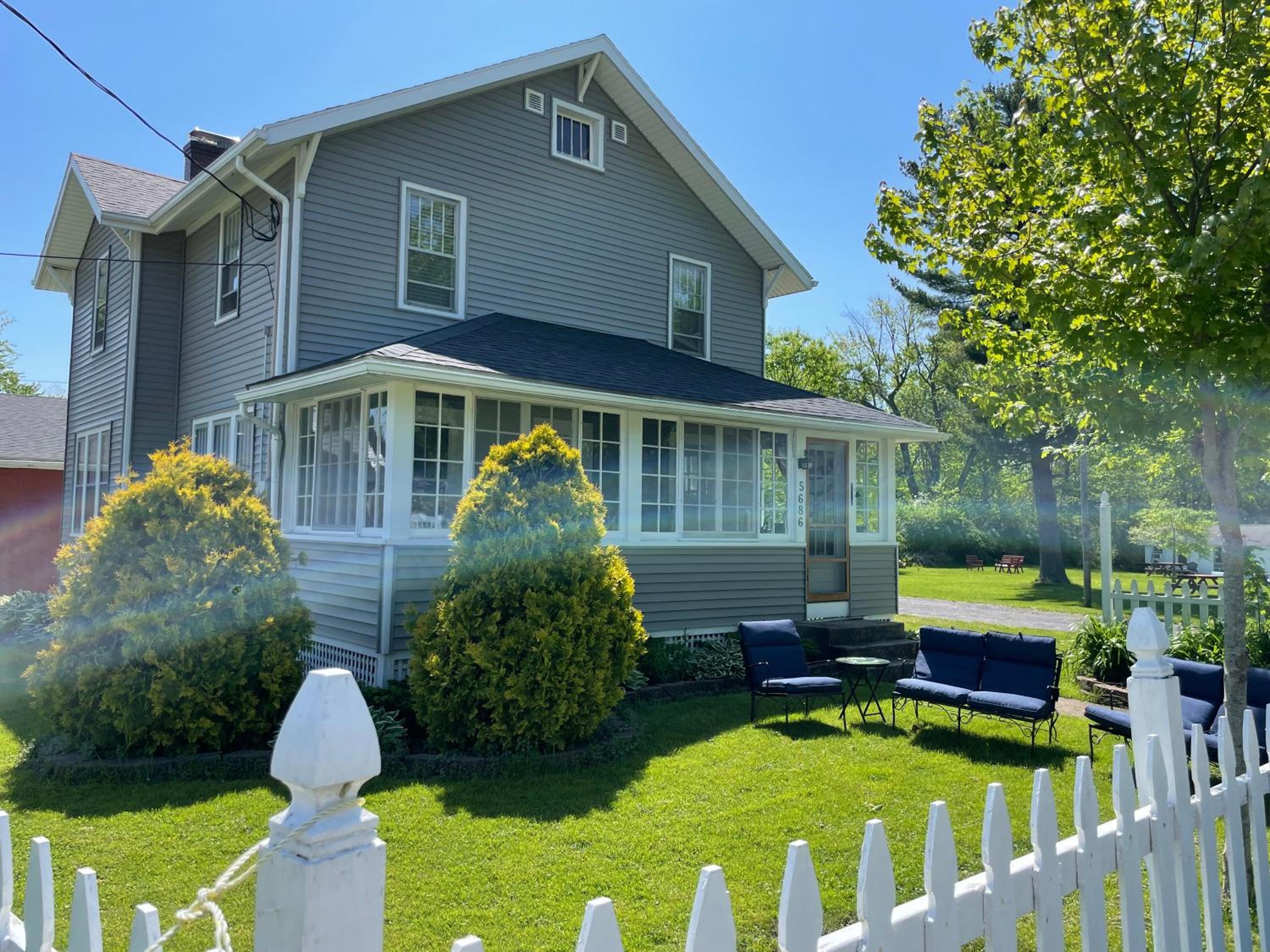 Three-Bedroom House - Photo 11