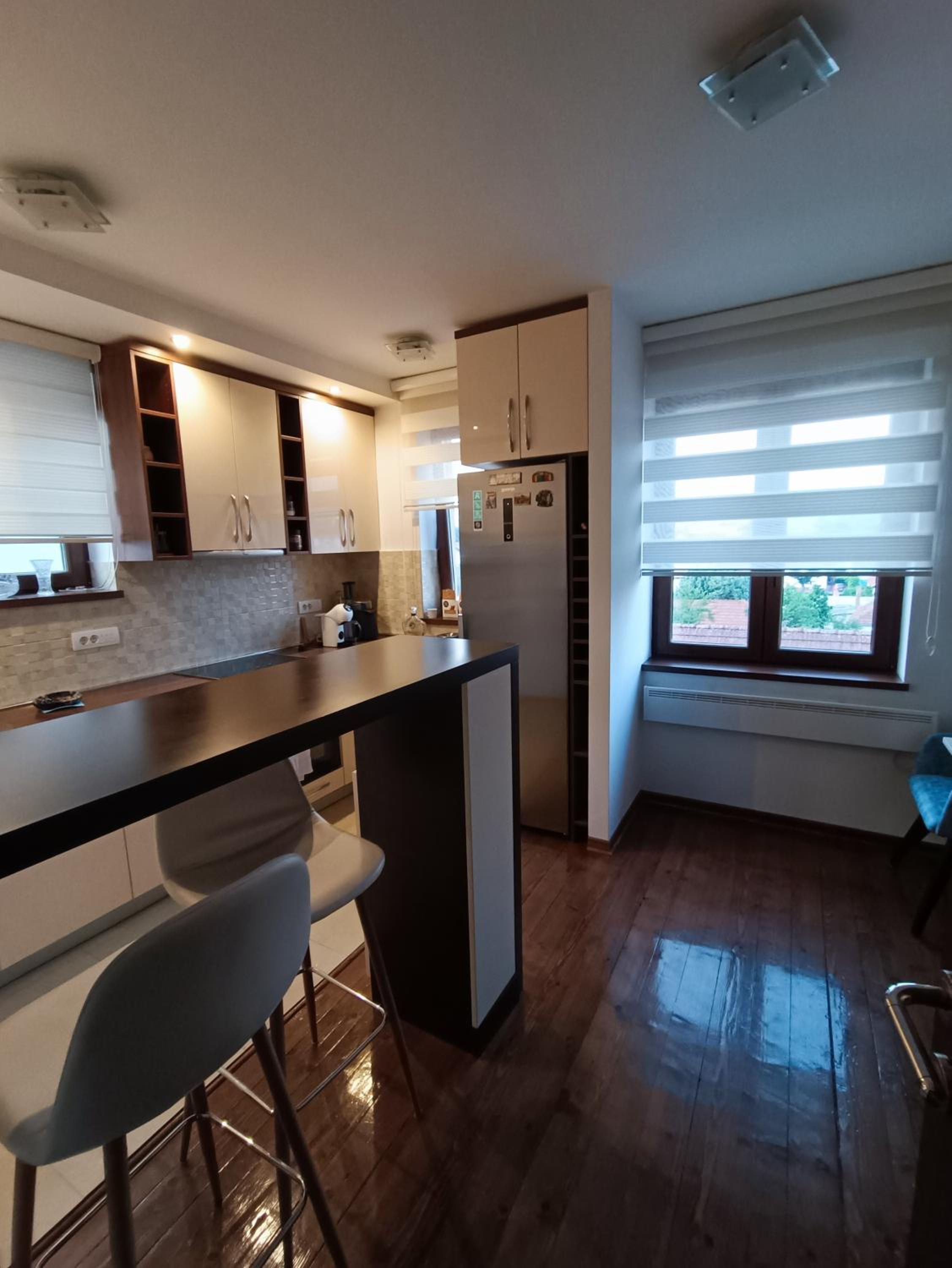 Apartment photo 2