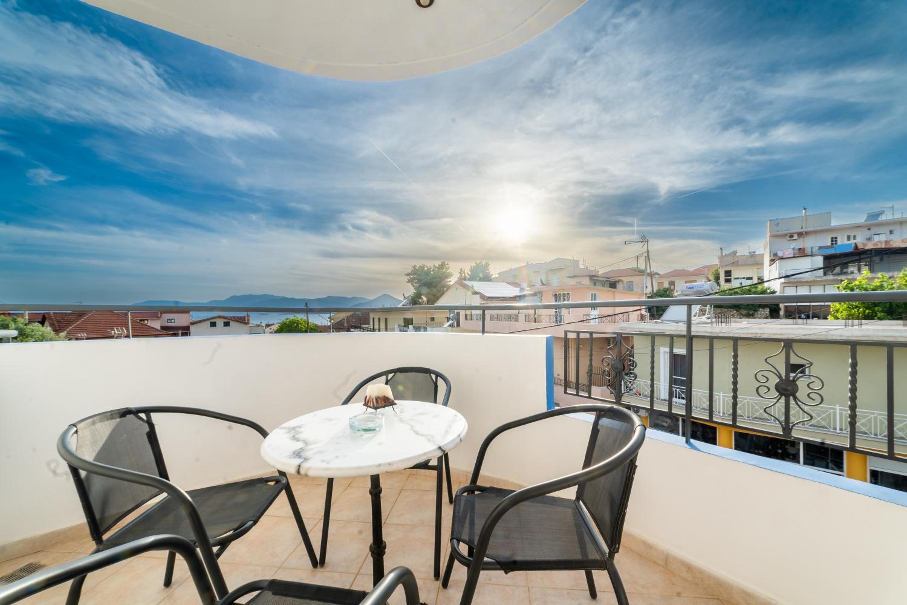 Studio with Sea View - Photo 4