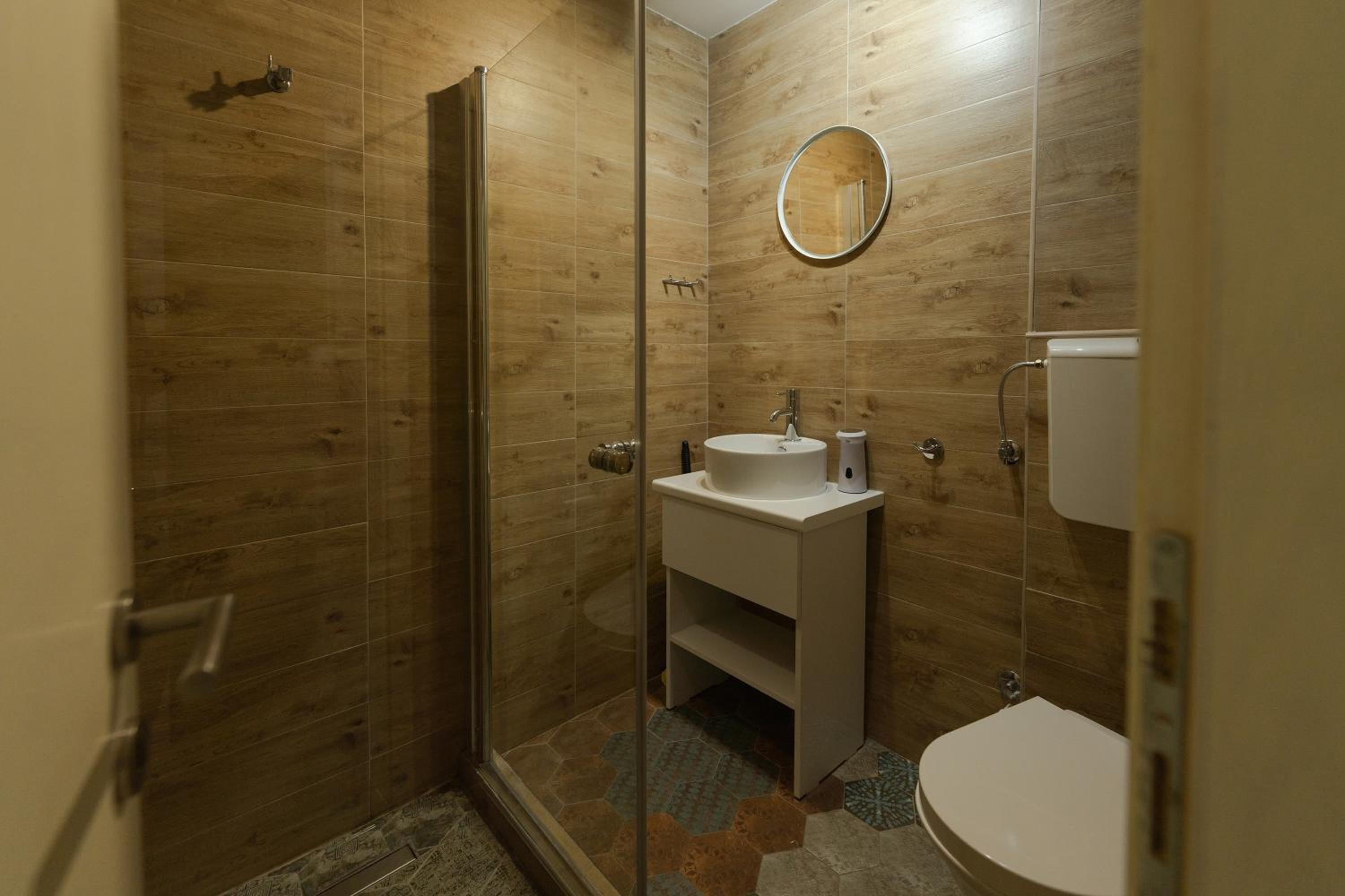 Deluxe Double Room (2 Adults + 1 Child) photo 2