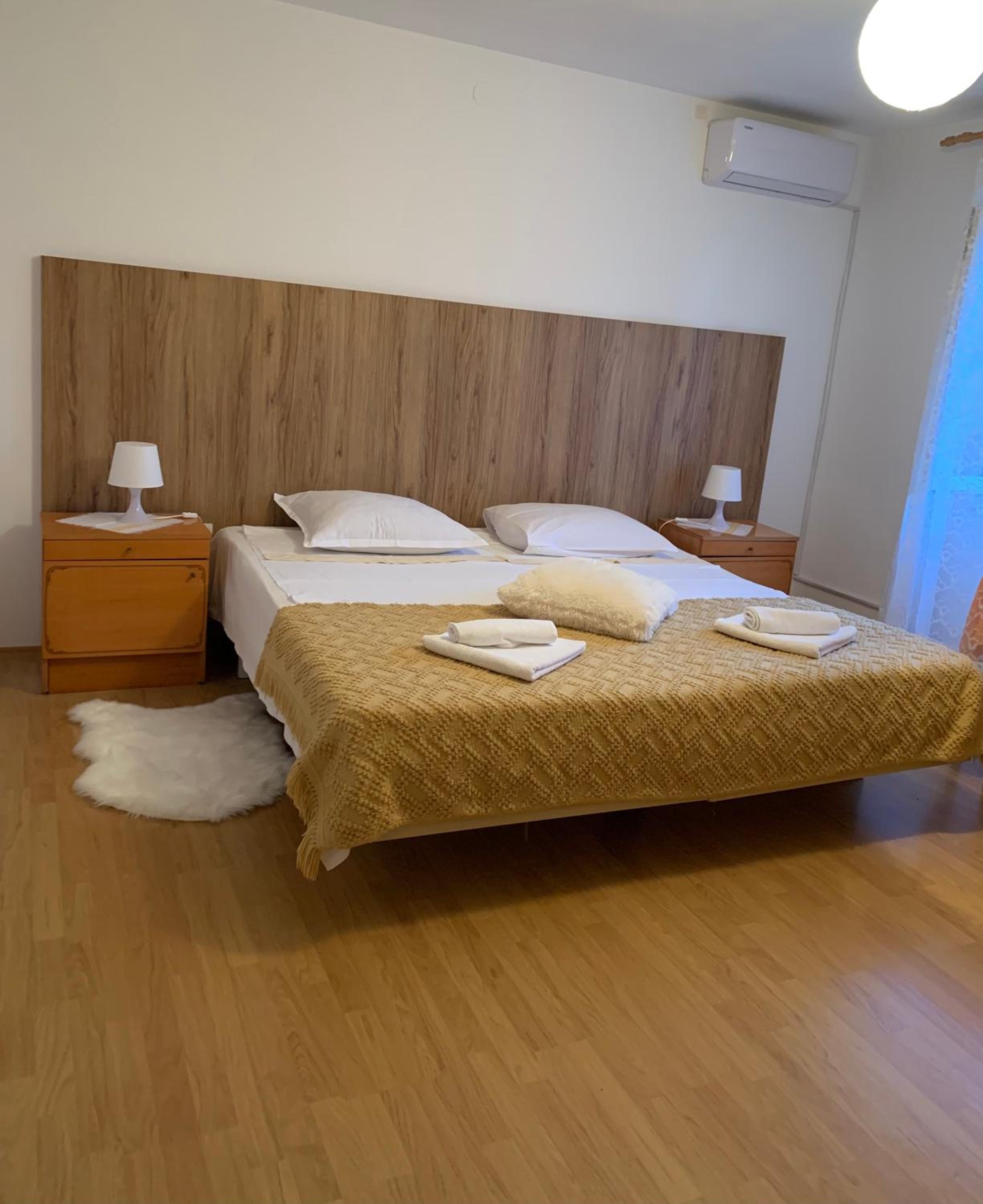 Apartment with Terrace - Photo 6
