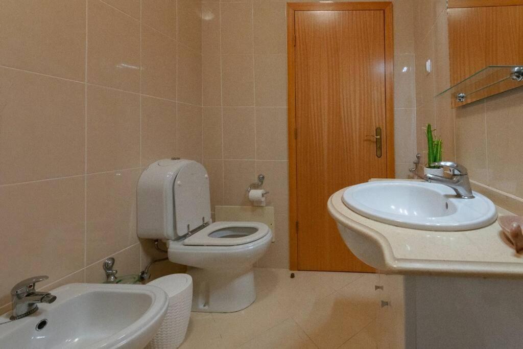 Three-Bedroom Apartment photo 2