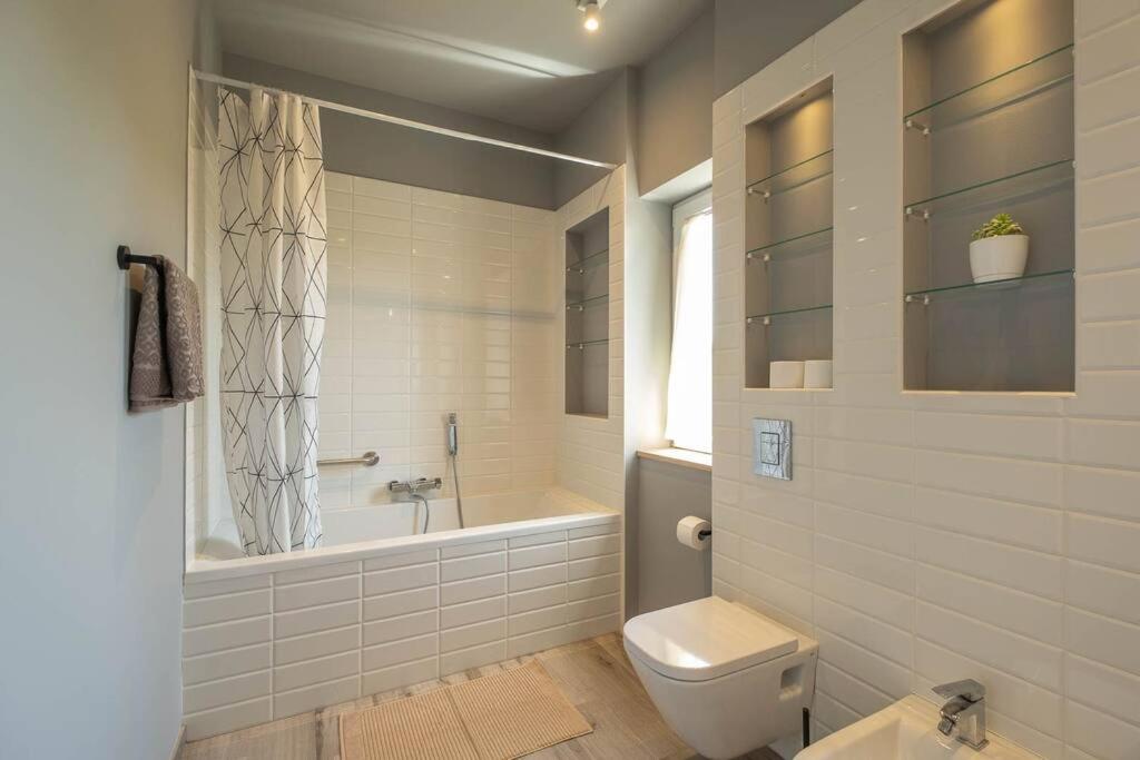 Three-Bedroom House photo 3