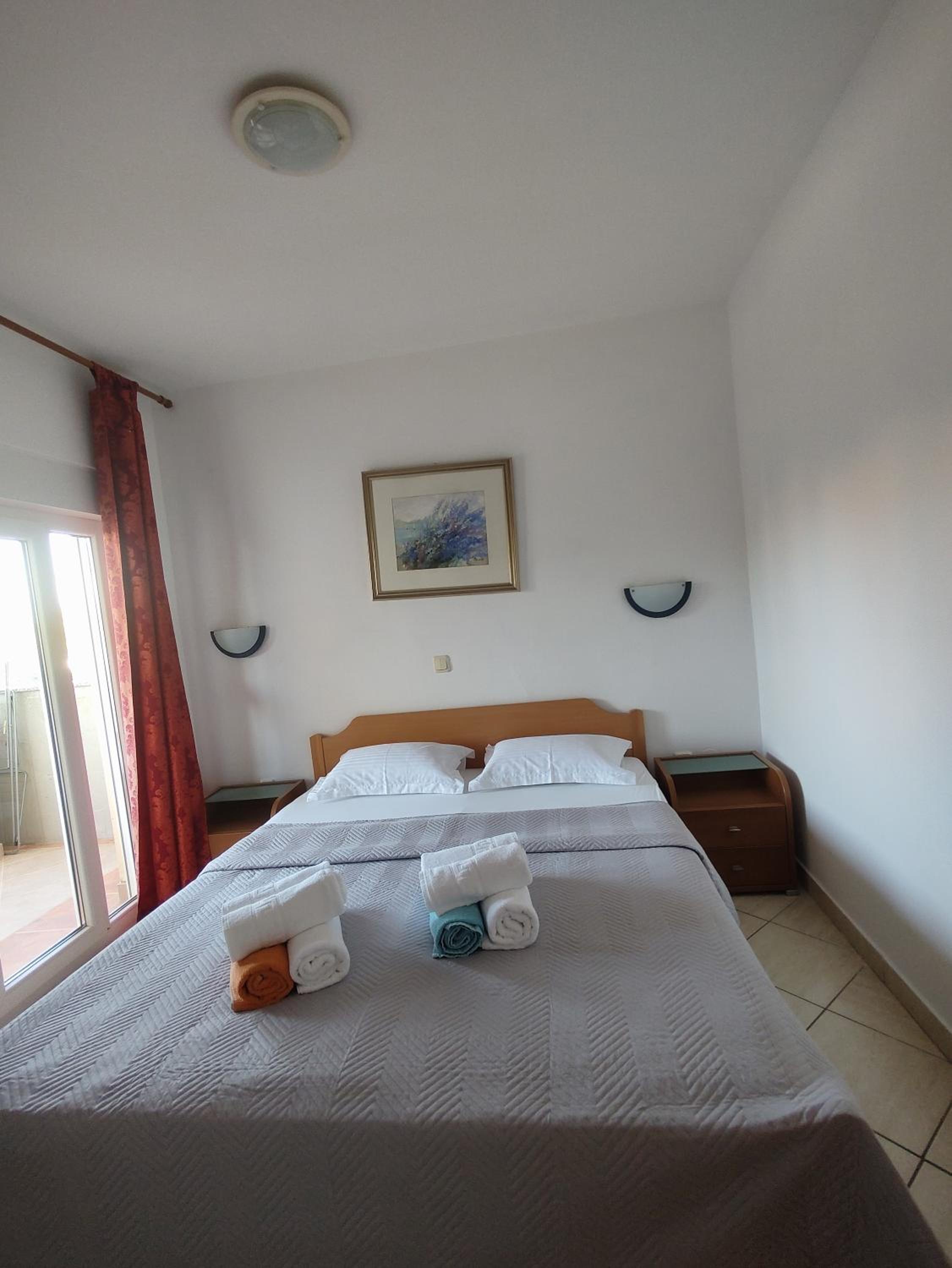 One-Bedroom Apartment - Photo 1