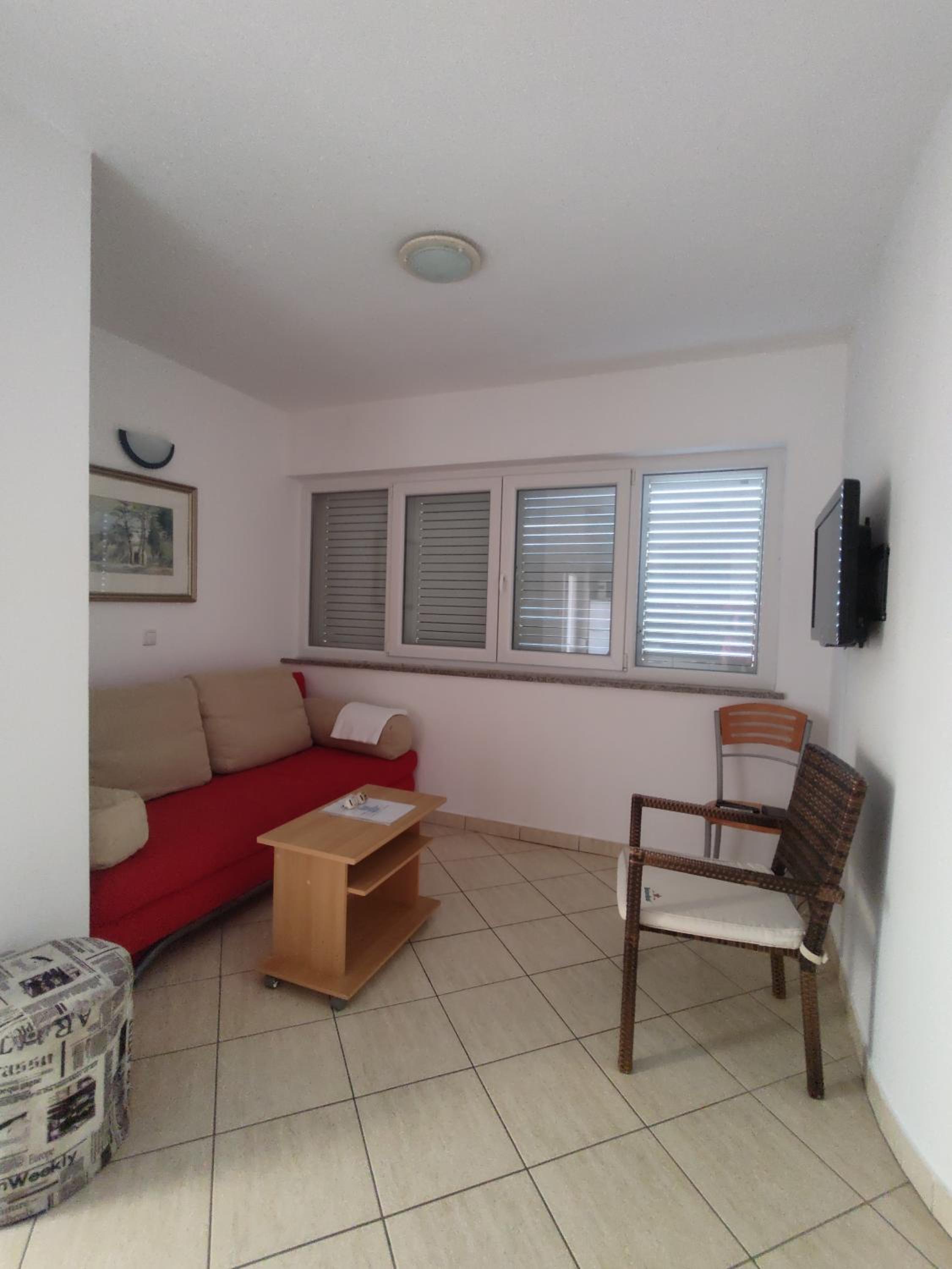 One-Bedroom Apartment - Photo 11