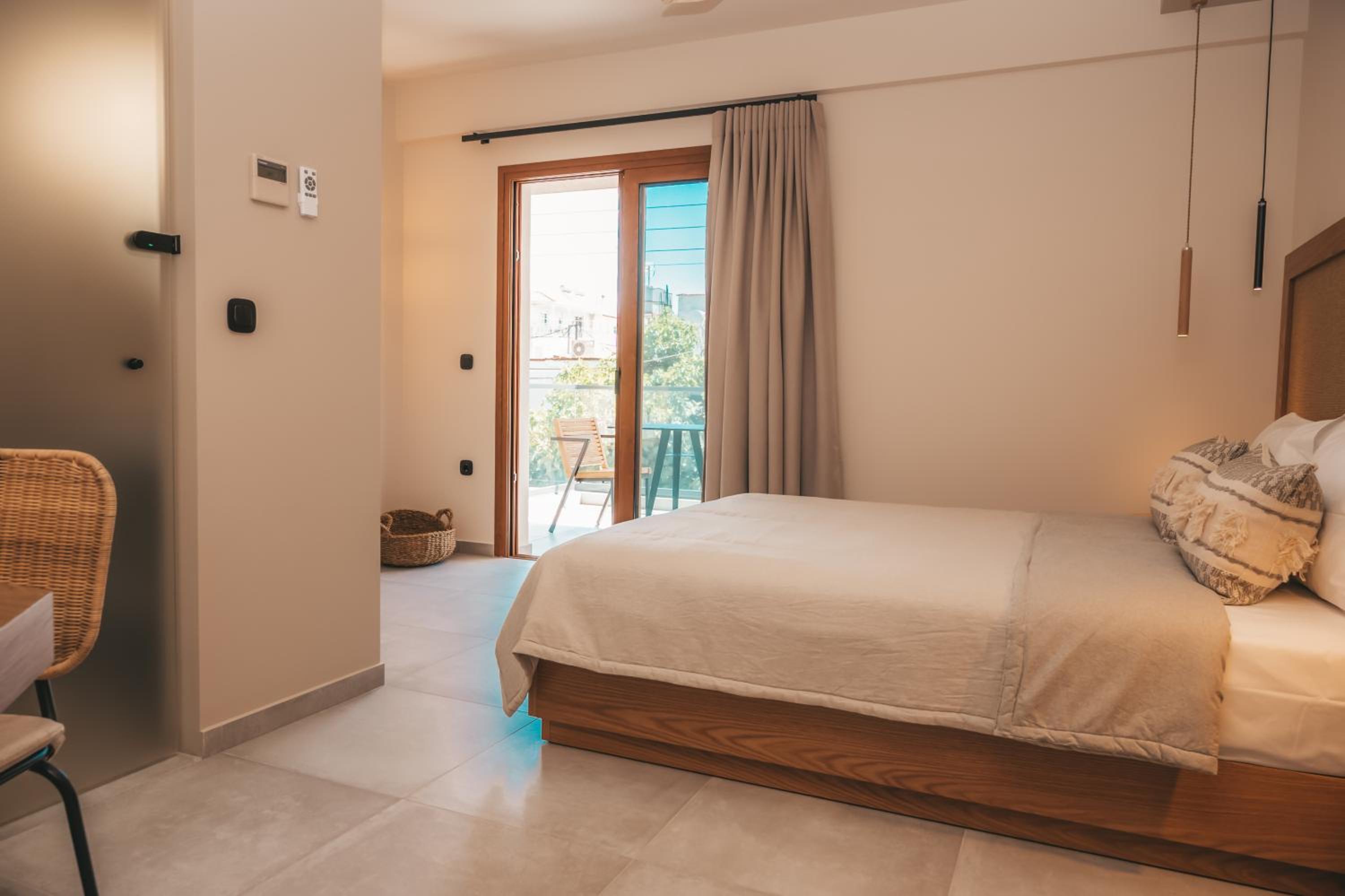 Deluxe Double Room with Balcony photo 1