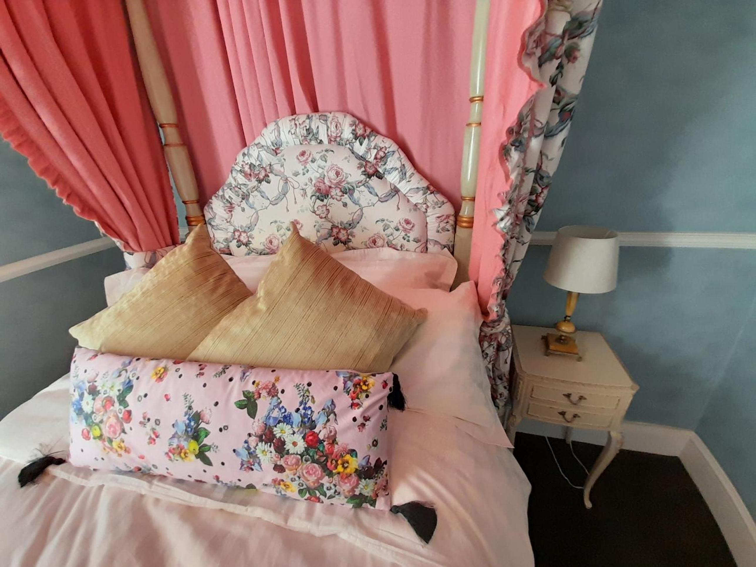 Double Room with Private Bathroom - Photo 47