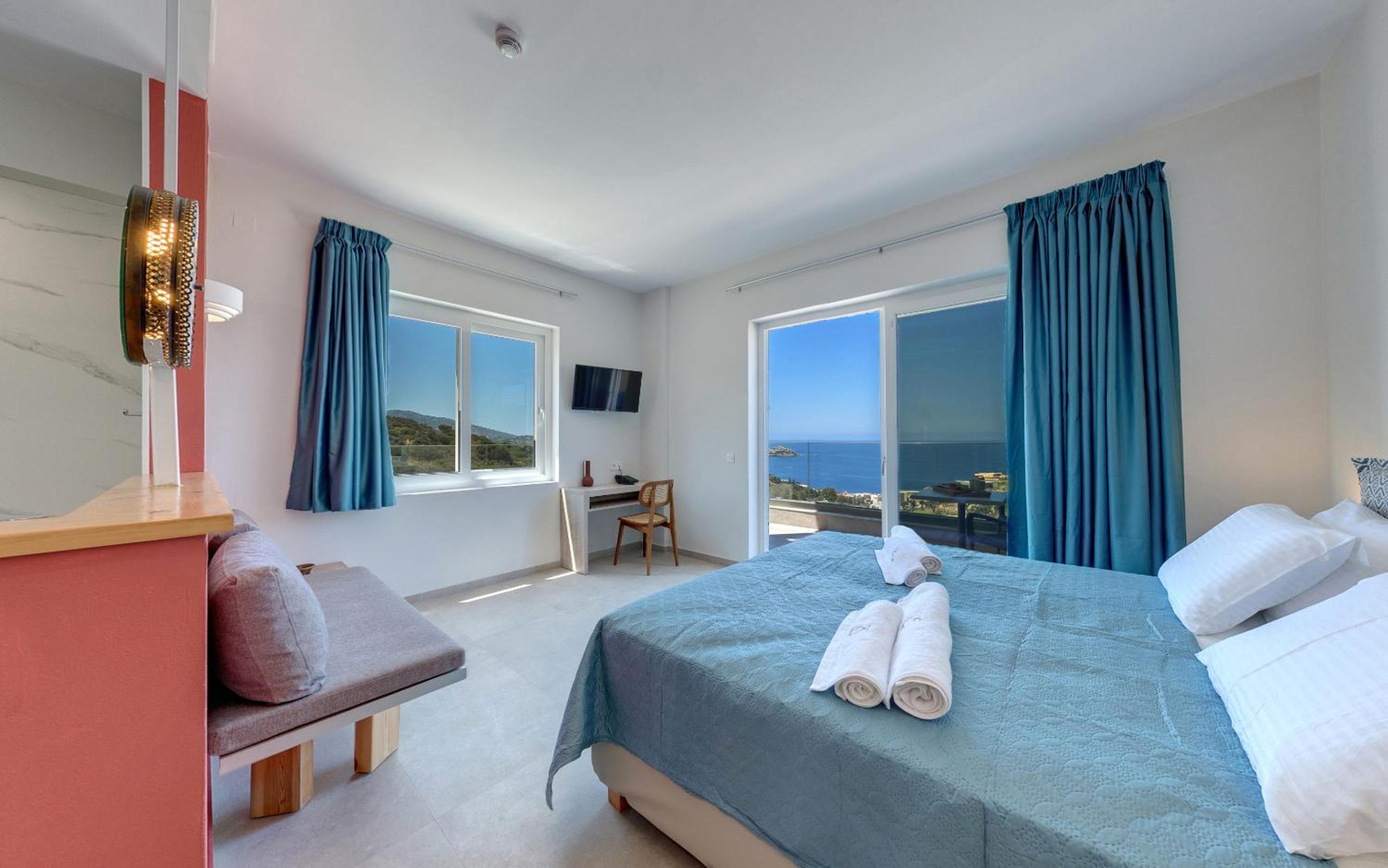 Deluxe Suite with Sea View photo 3