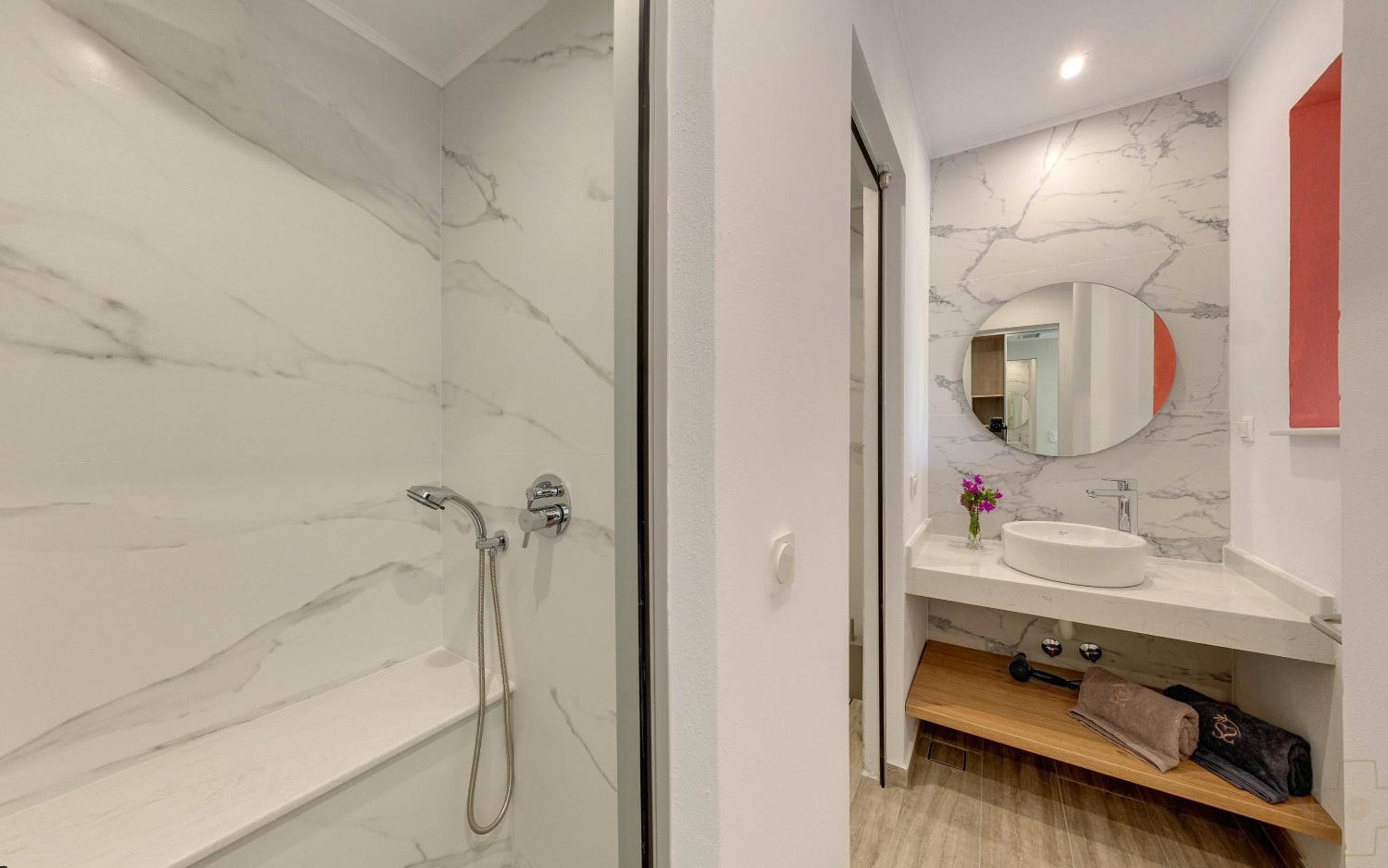 Deluxe Suite with Sea View photo 2