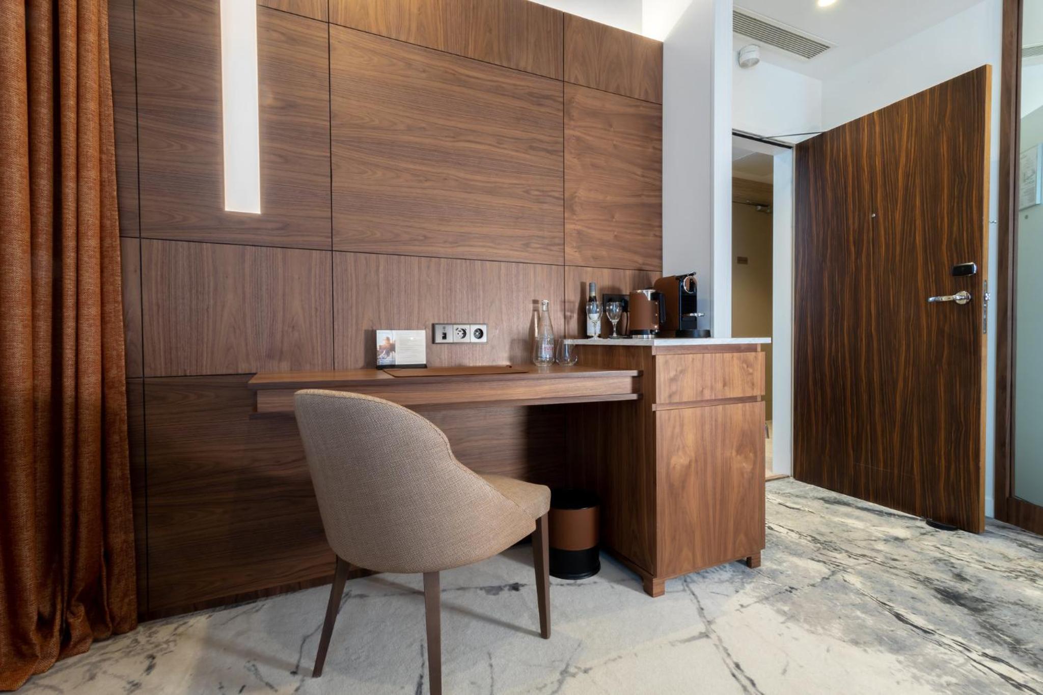 Premium King Room