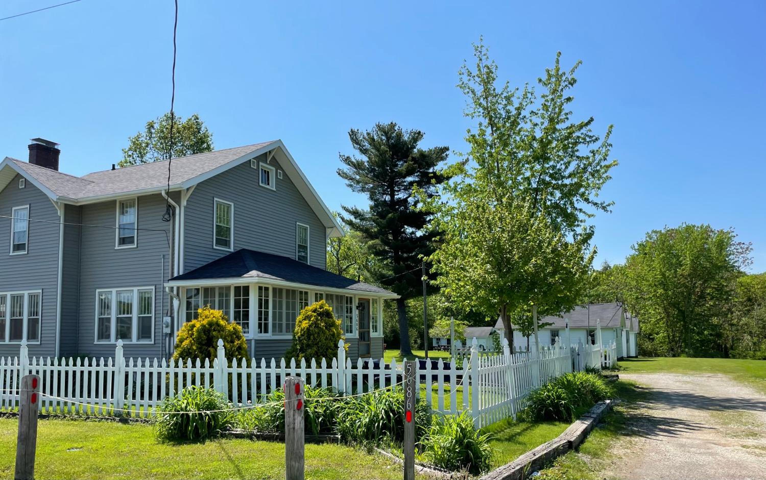 Three-Bedroom House - Photo 3
