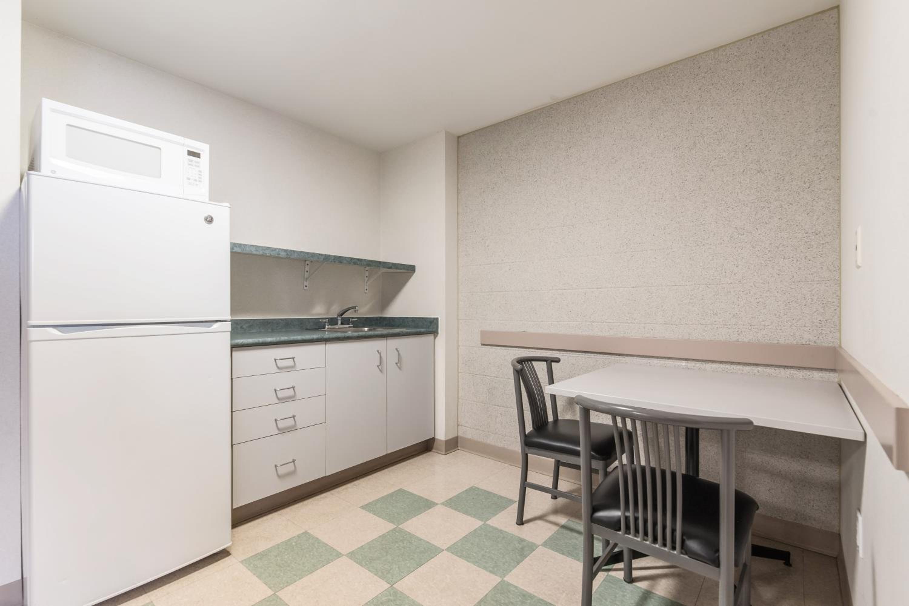 Two-Bedroom Suite - Photo 8