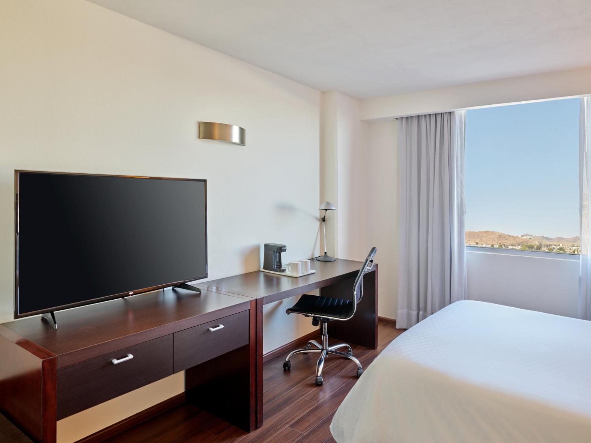 Superior King Room - Photo 5