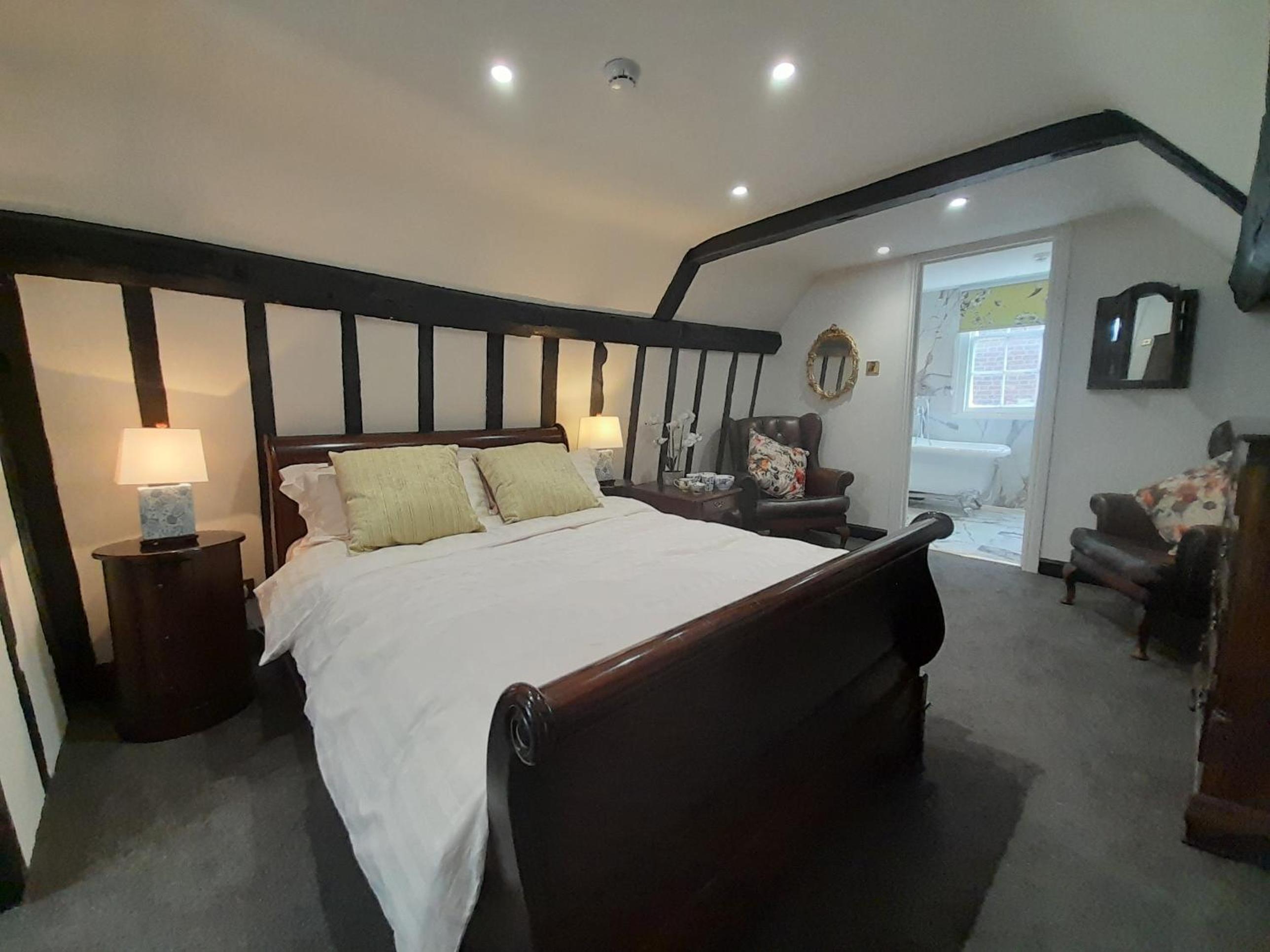 Deluxe Double Room - Photo 48