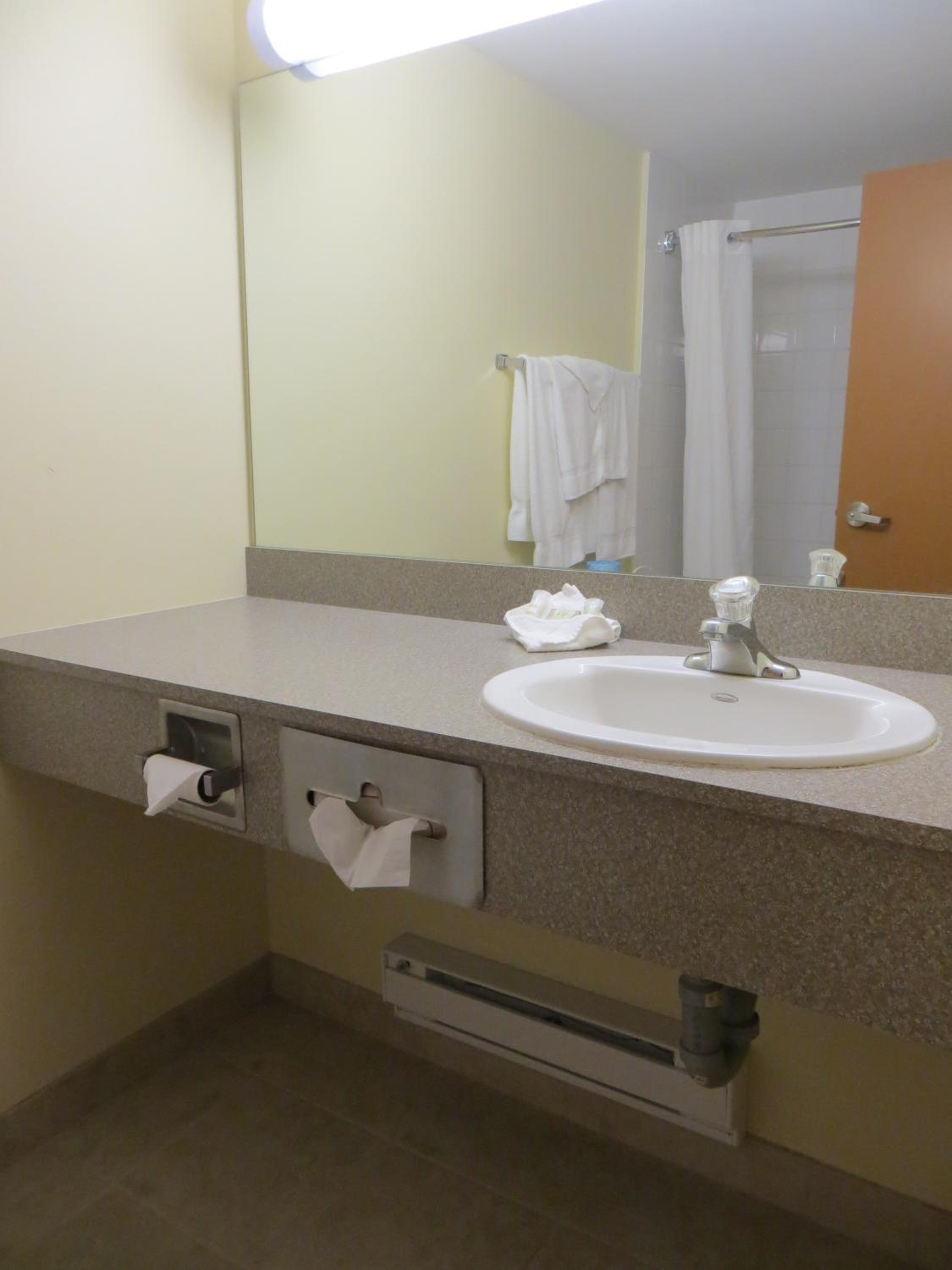 Deluxe King Room - Non-Smoking - Photo 2