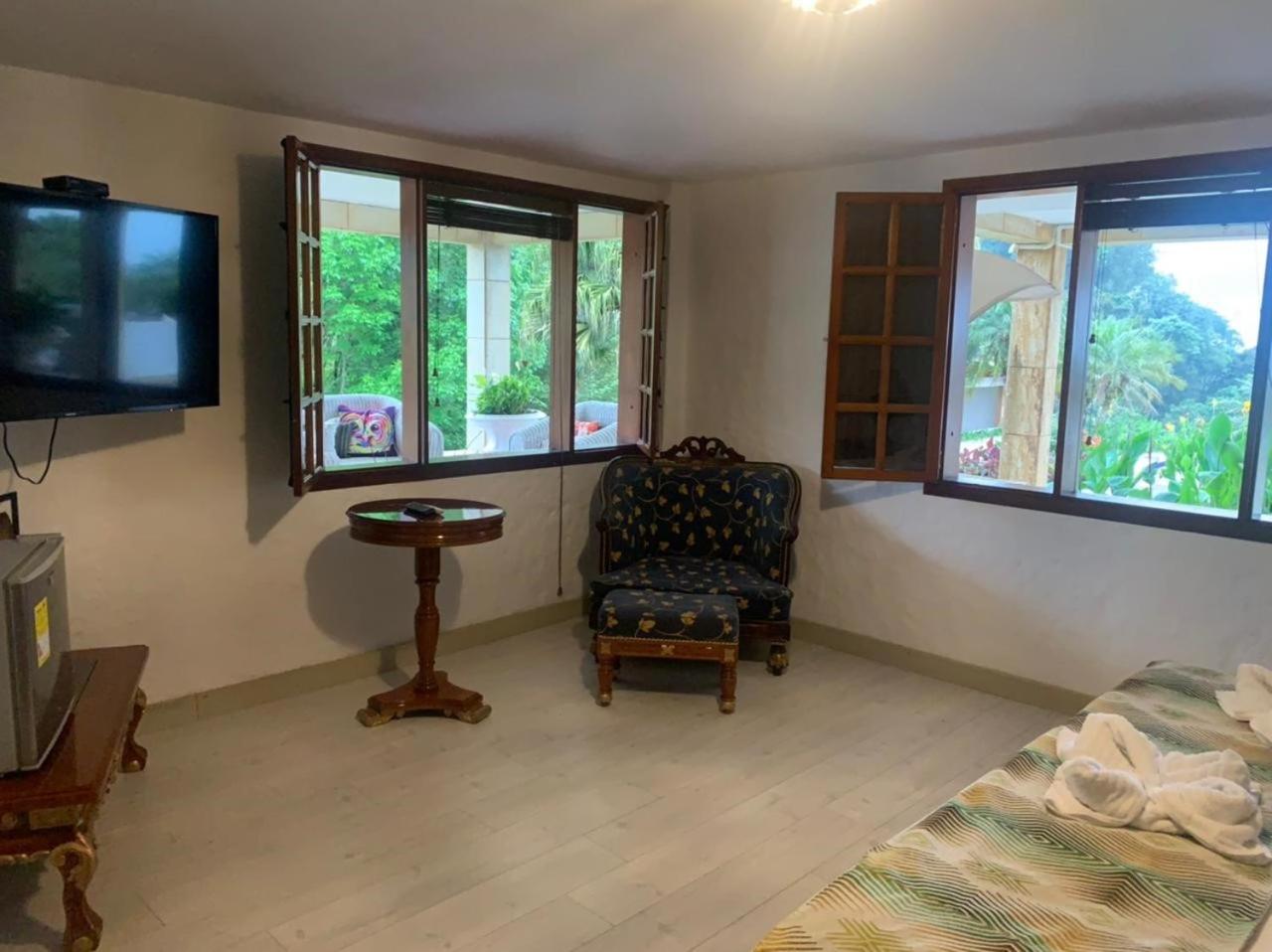 Deluxe King Room photo 1
