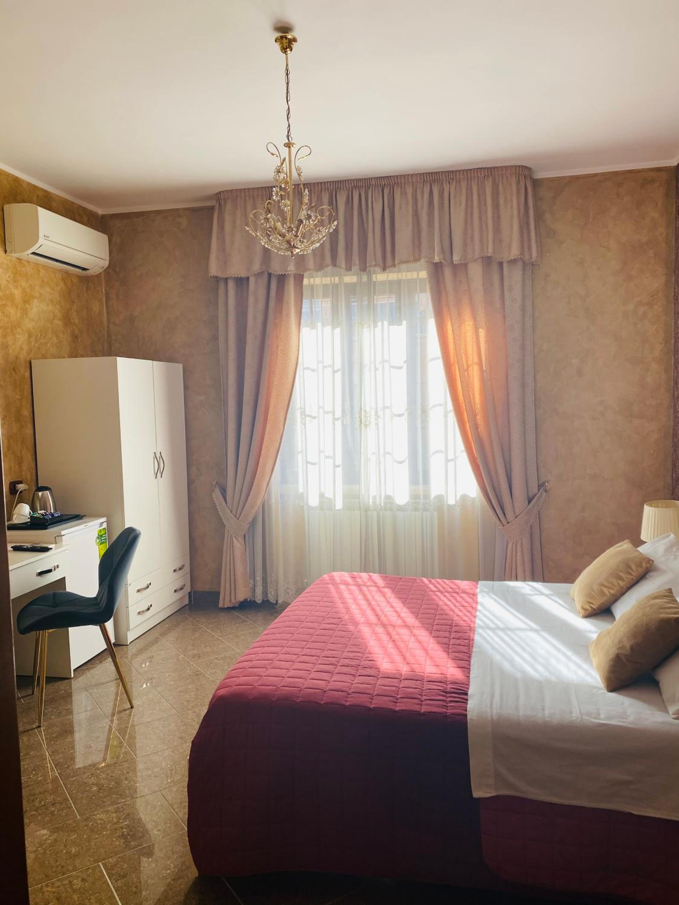 Large Double Room photo 1