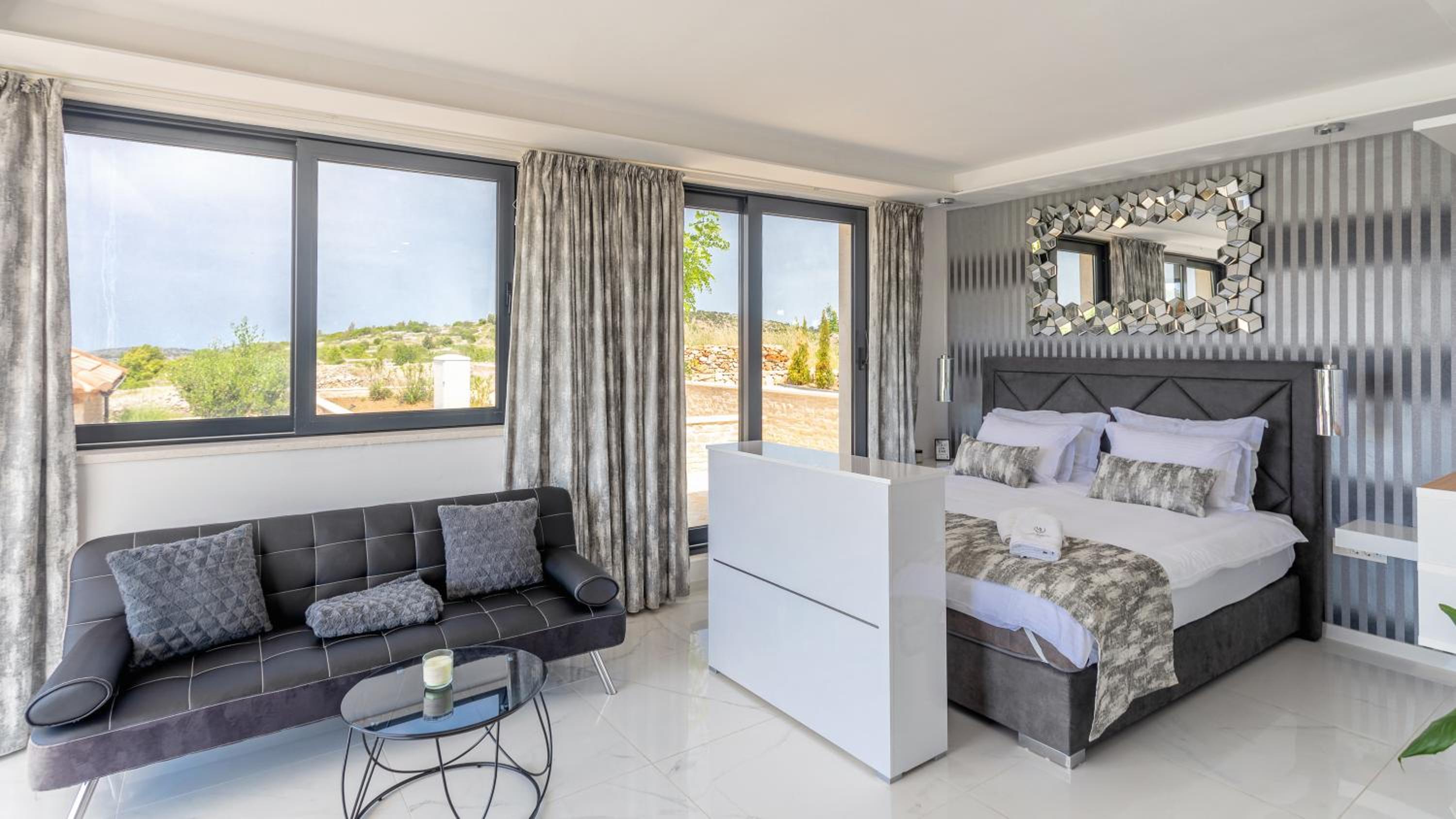 Deluxe Double Room with Balcony and Sea View photo 3