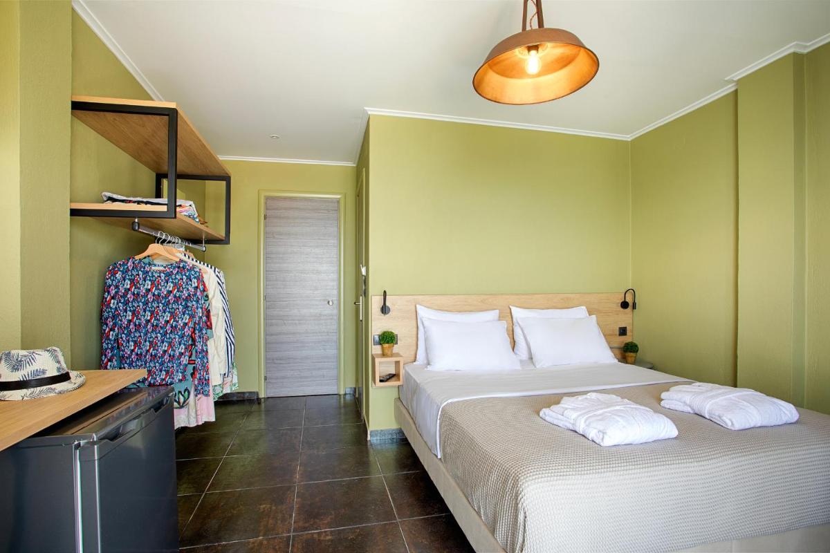 Deluxe Double Room with Balcony and Sea View photo 2