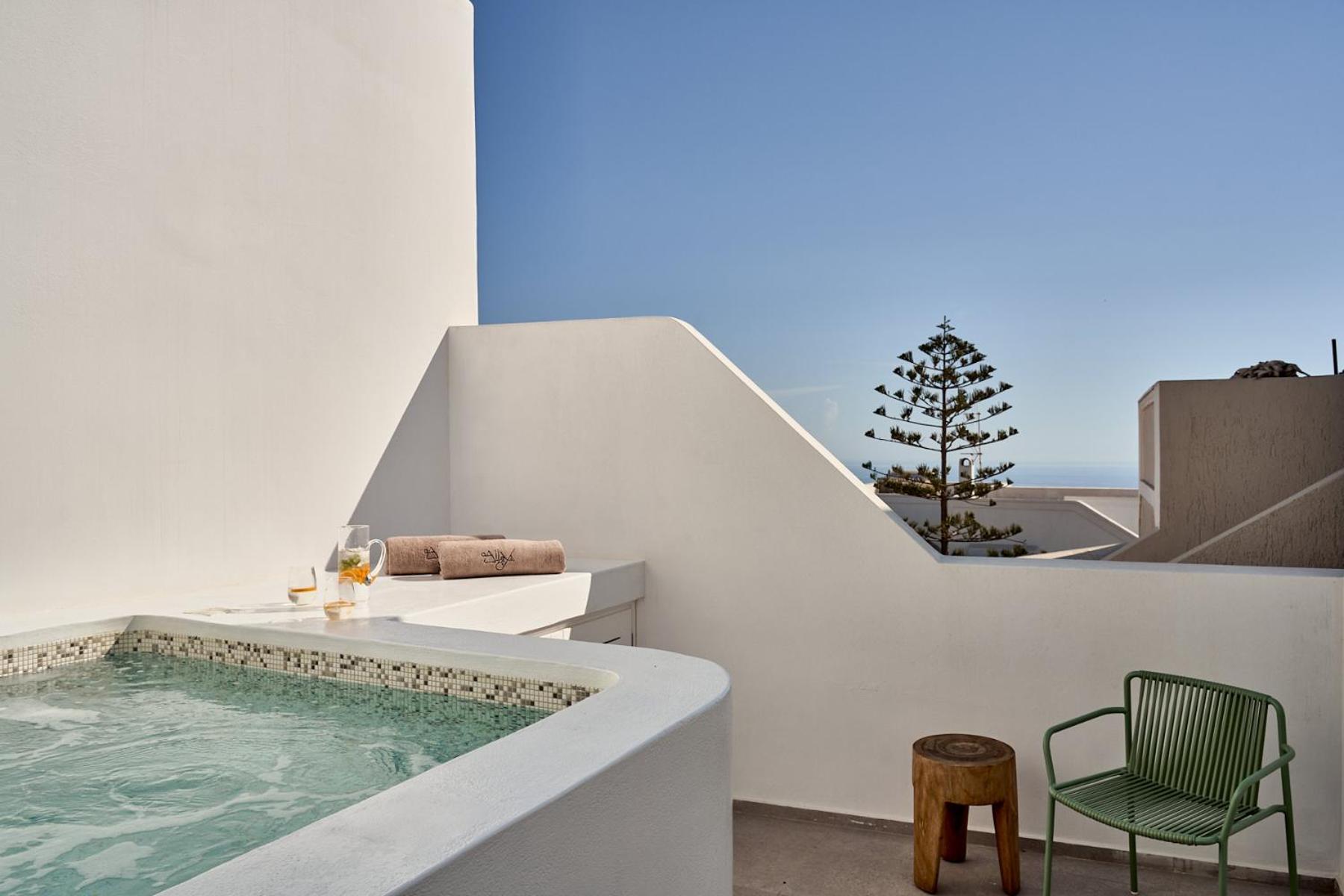 Superior Suite with Hot Tub & Pool View - Photo 11