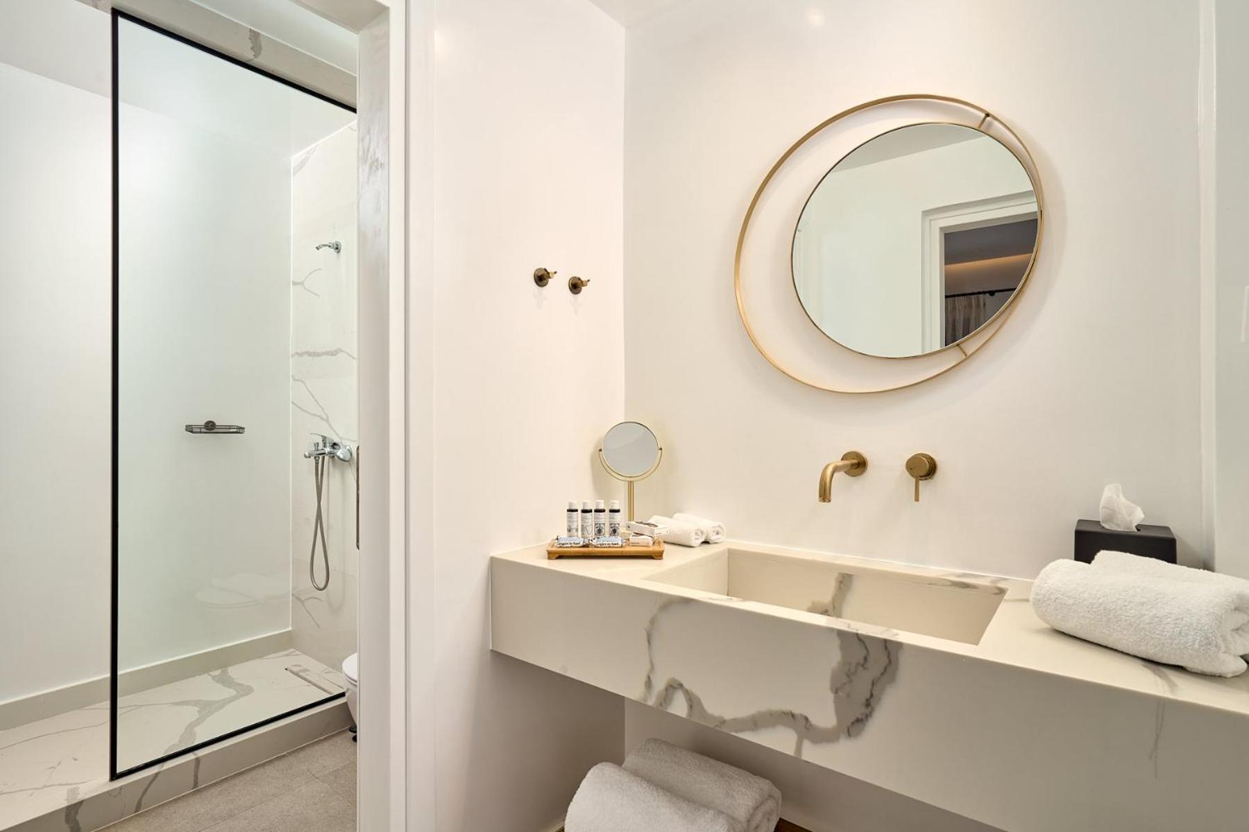Superior Suite with Hot Tub & Pool View - Photo 17