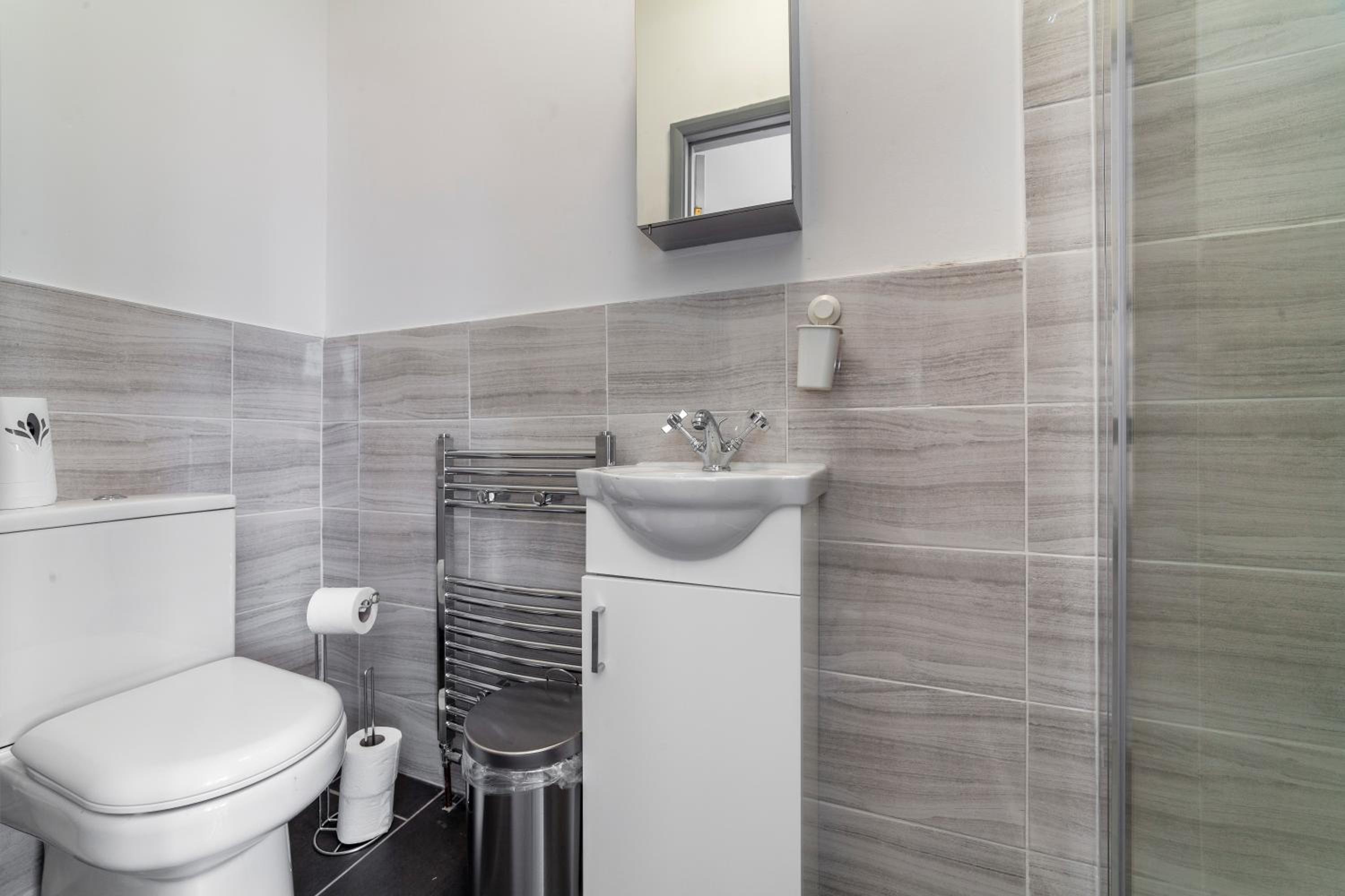 Single Room With Private Bathroom photo 3