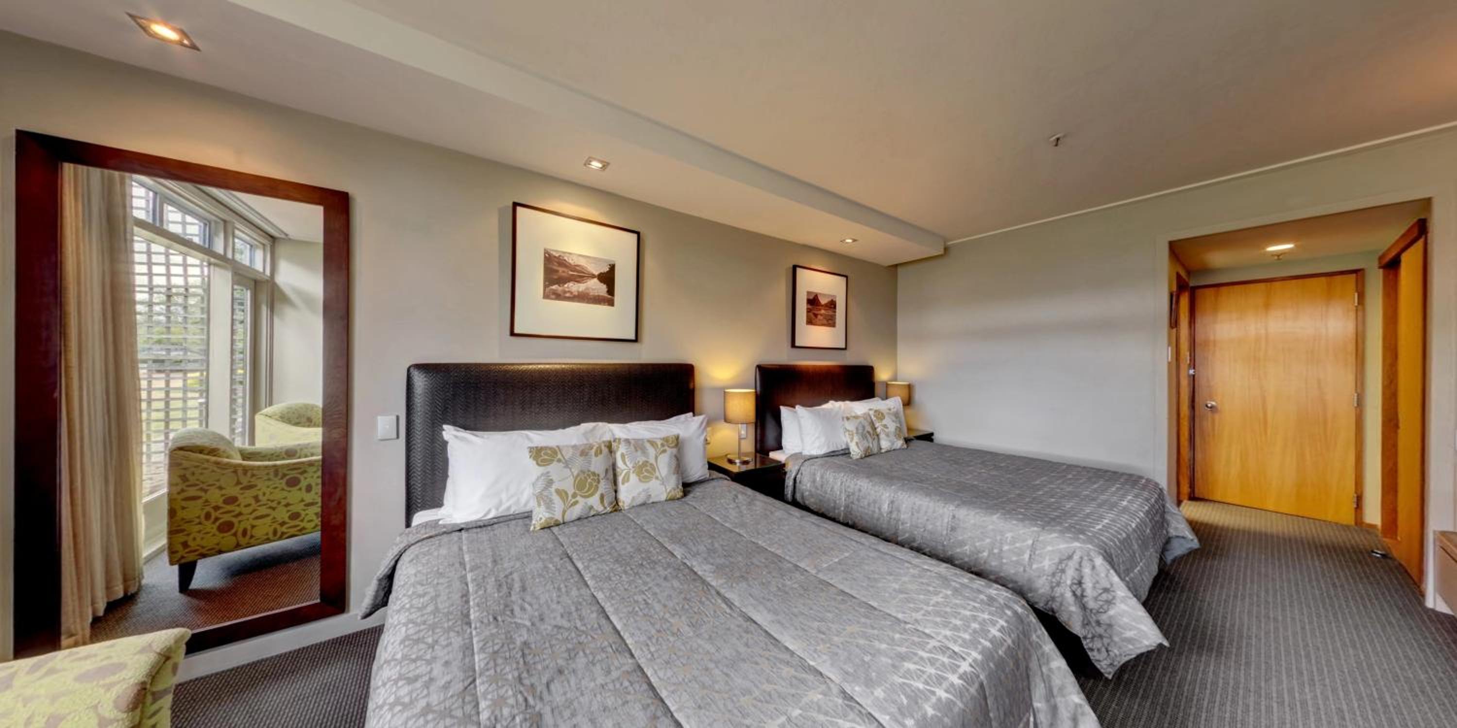 Double Room with Lake View - Photo 2