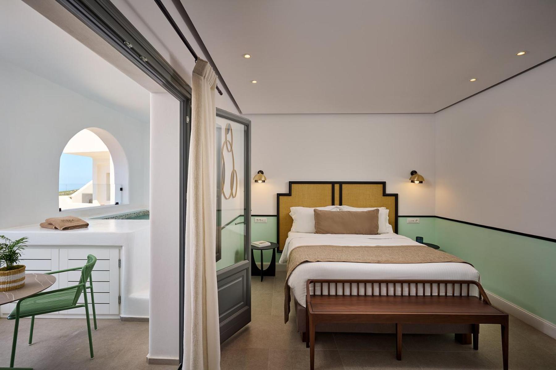 Junior Suite with Hot Tub & Pool View - Photo 10