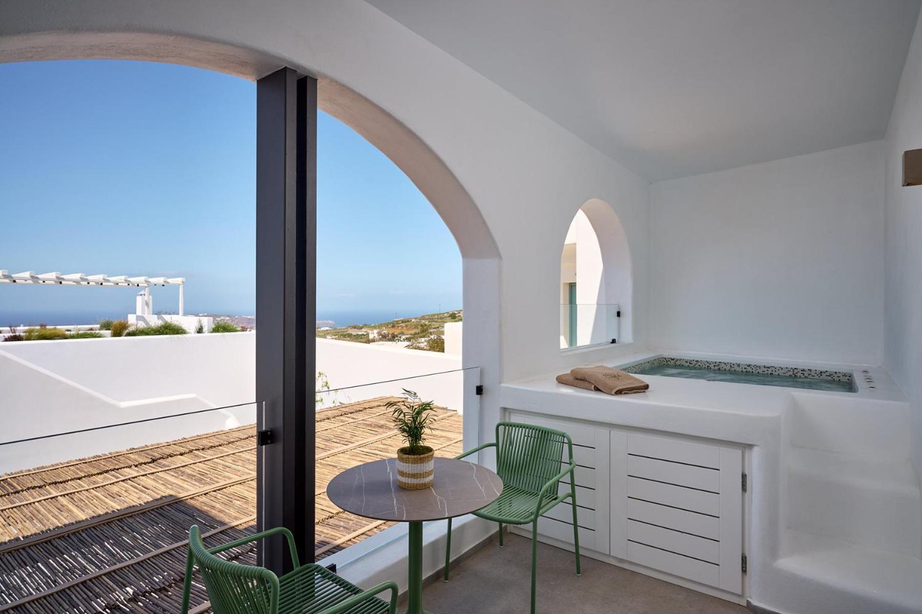 Junior Suite with Hot Tub & Pool View - Photo 11