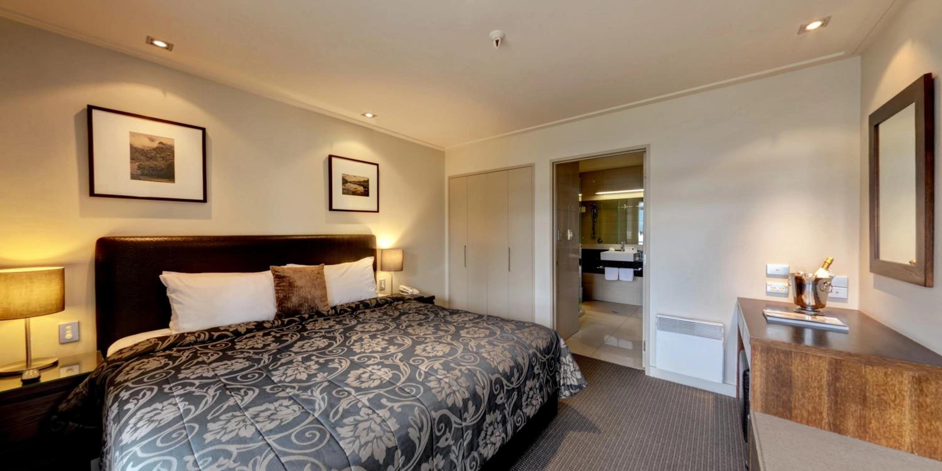 Suite with Lake View - Photo 3