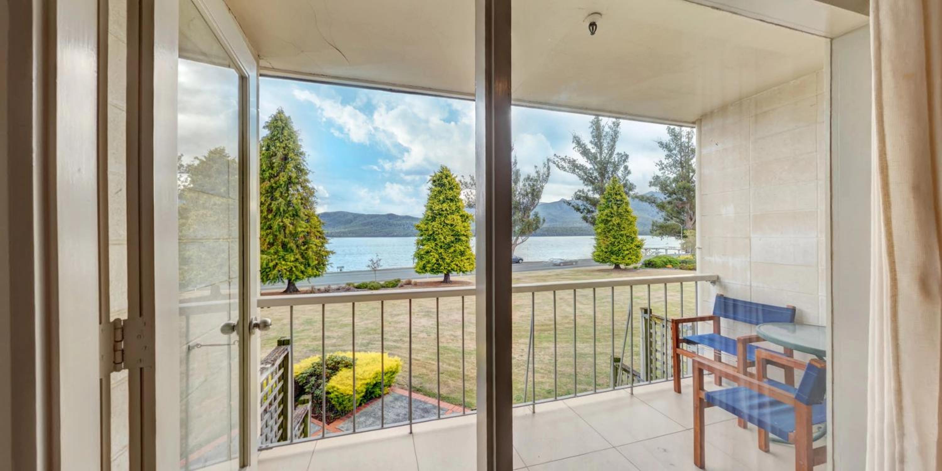 Suite with Lake View - Photo 4