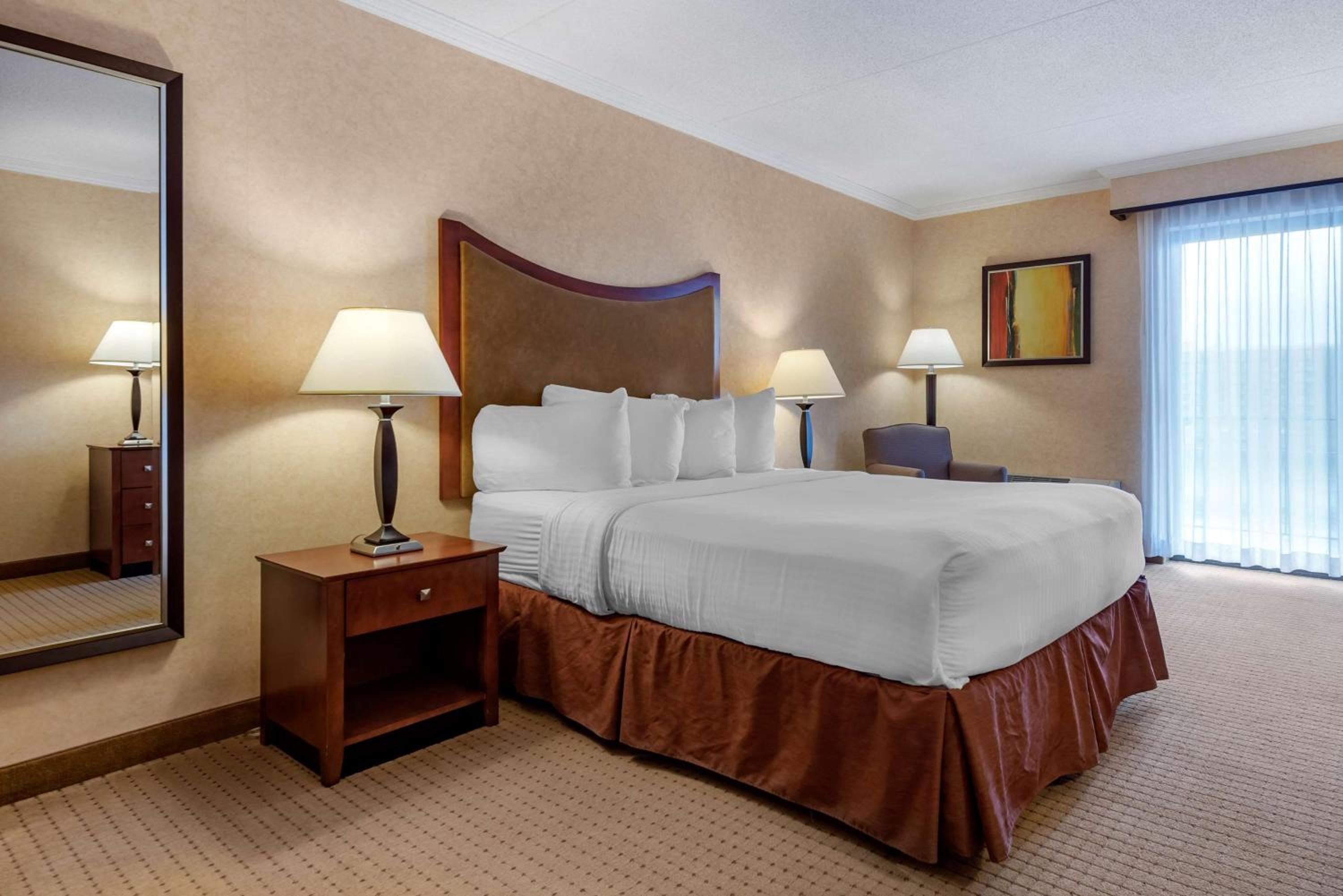 King Room with Lake View - Non-Smoking photo 1