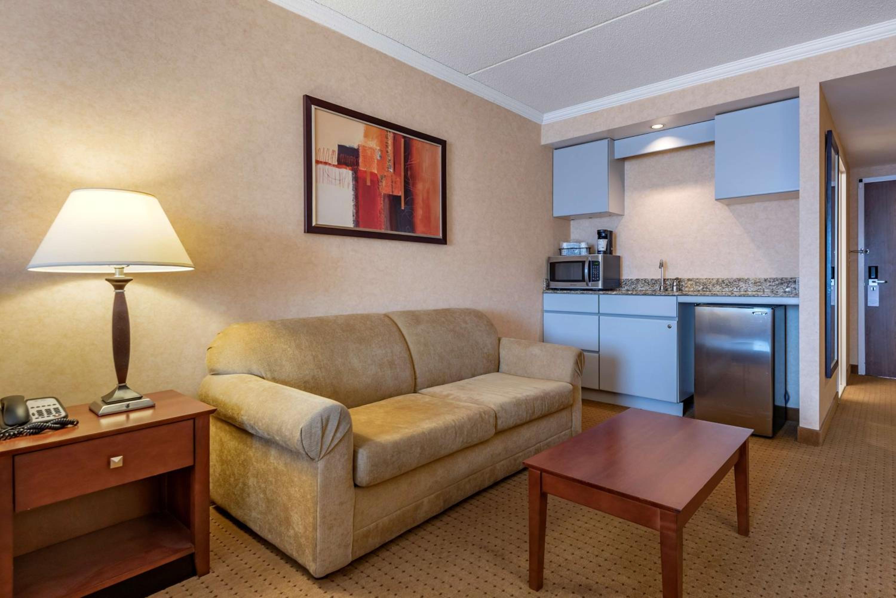 Deluxe Queen Room - Non Smoking